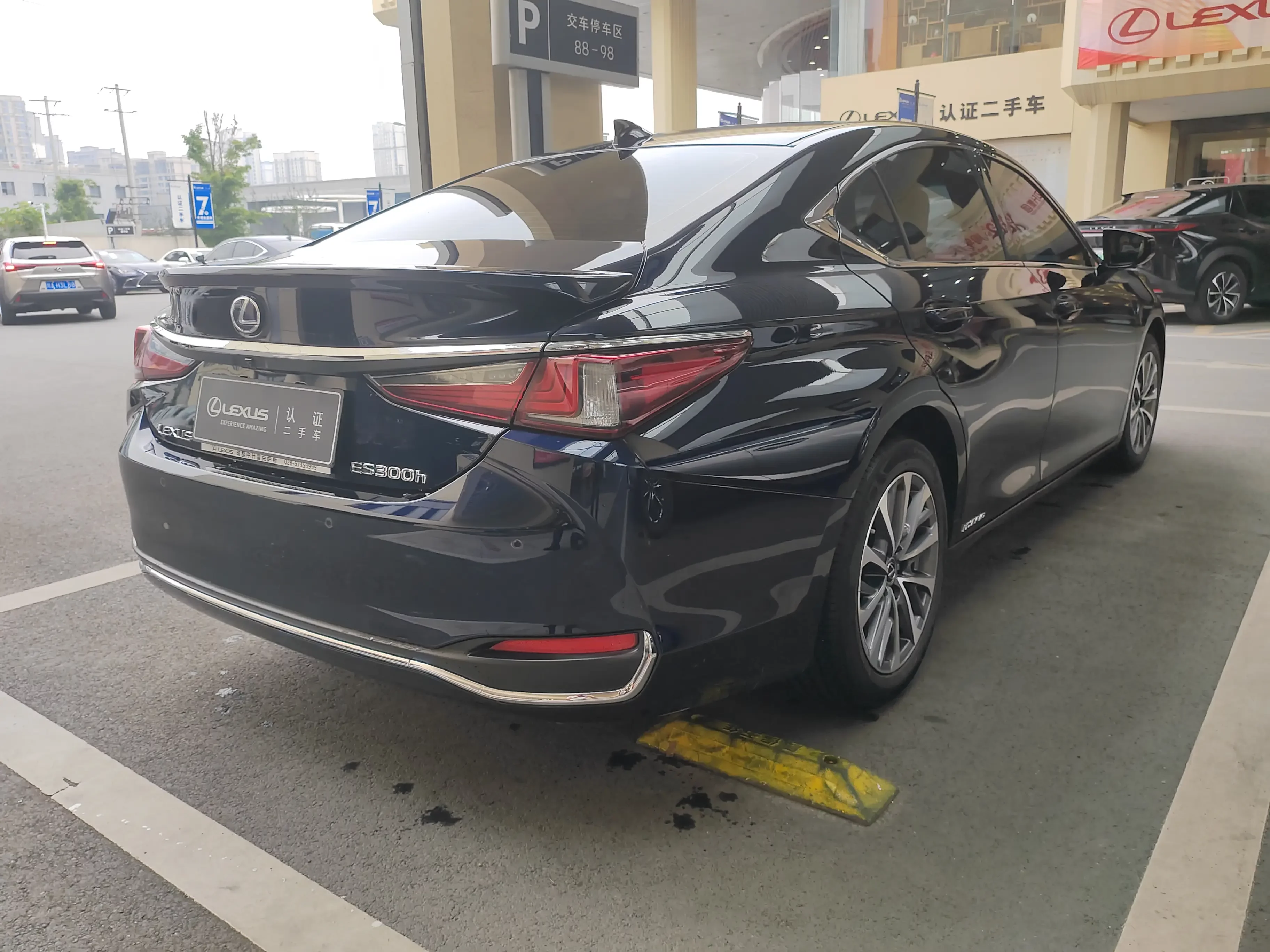 Lexus ES