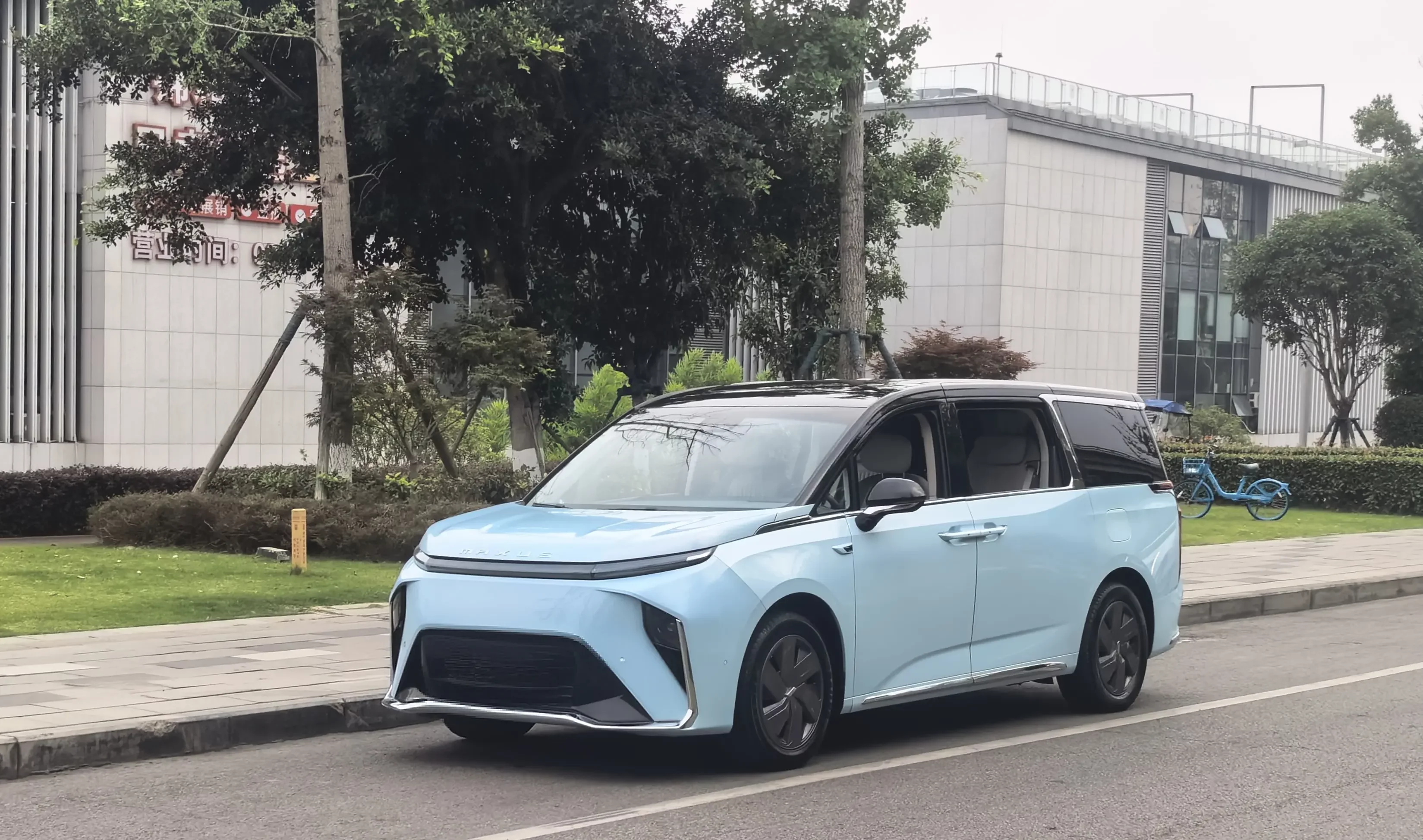 Datong Everyone 9 EV  из Китая