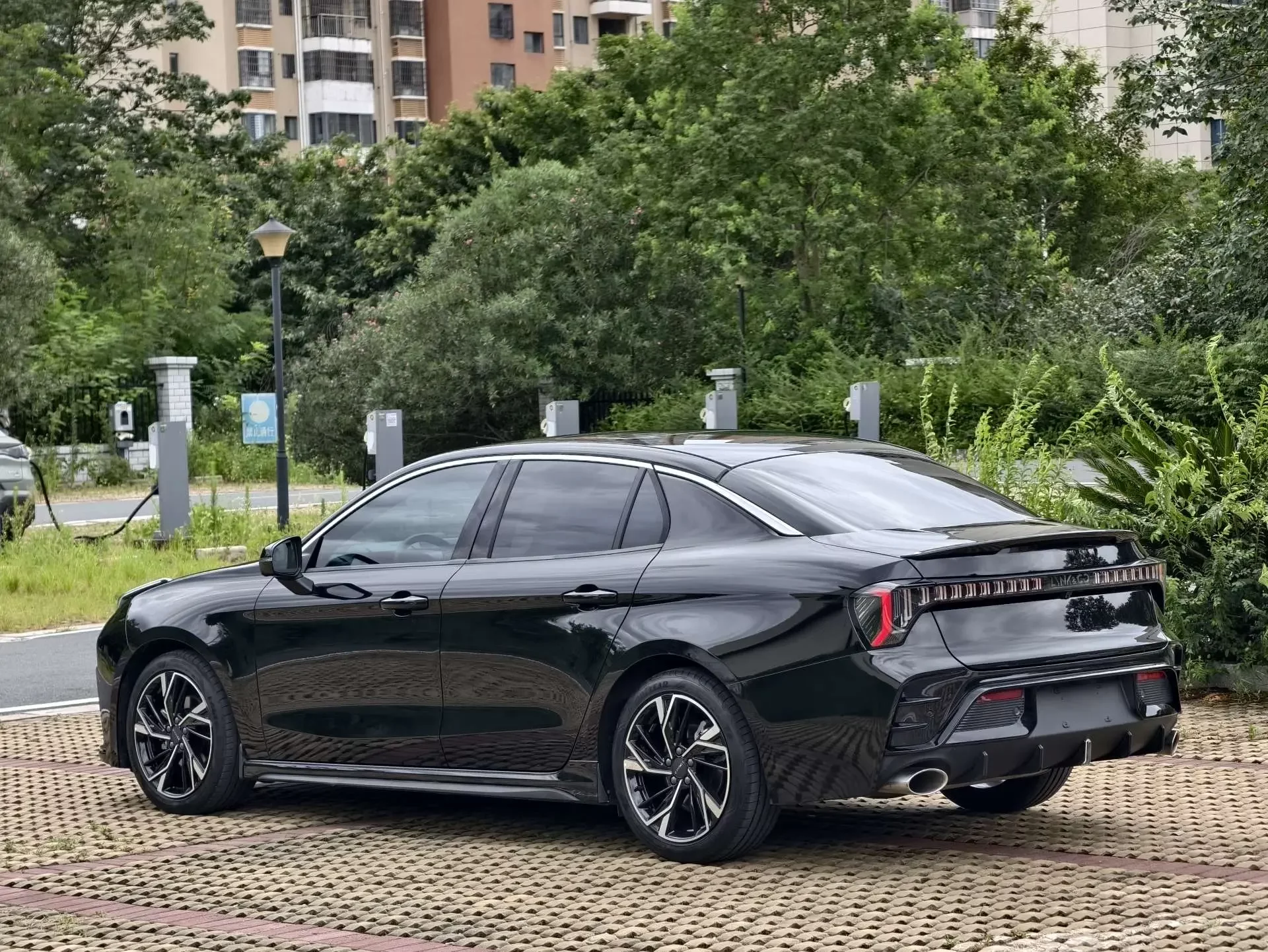 Lynk & Co 03