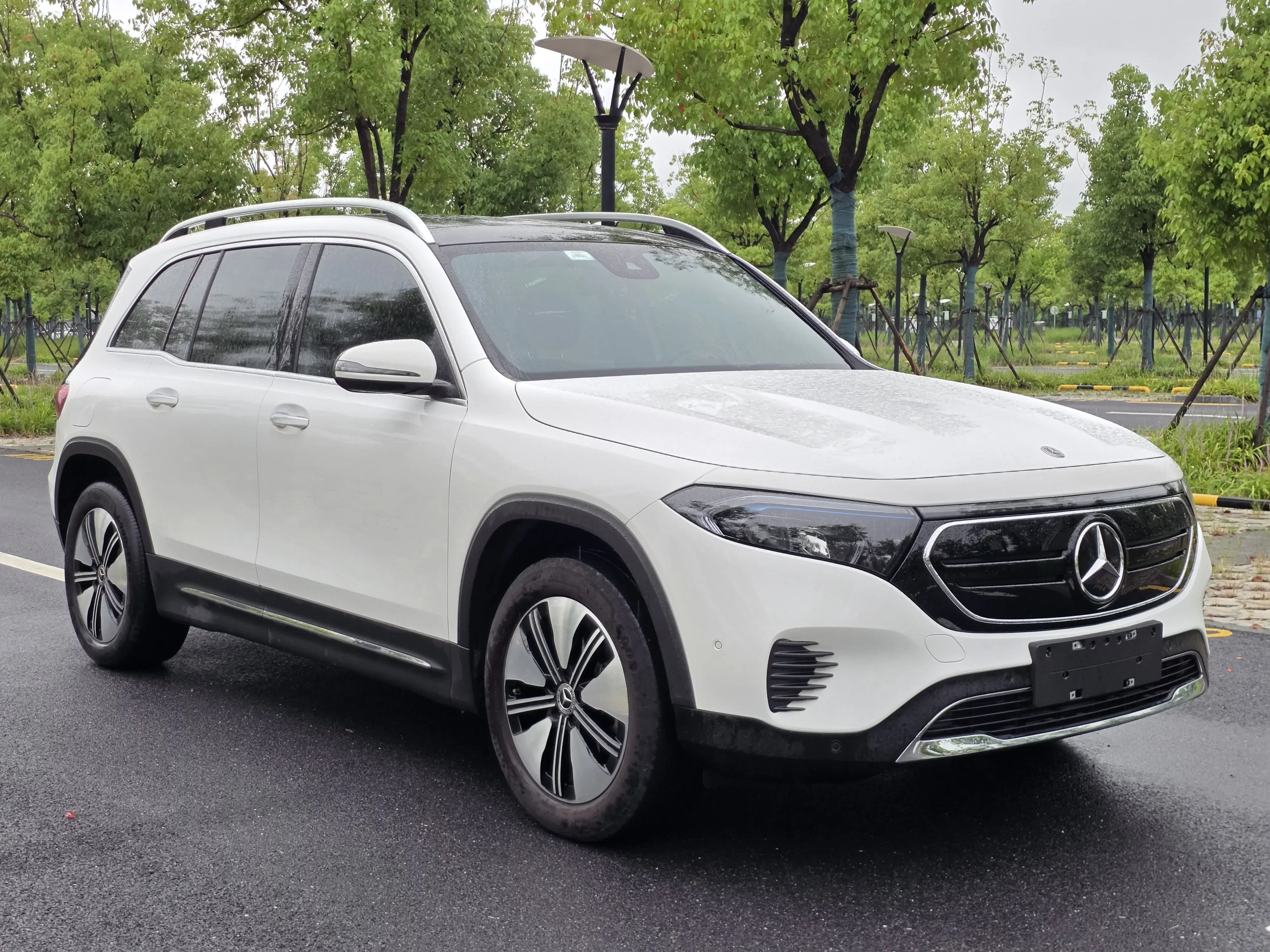 Mercedes-Benz EQB