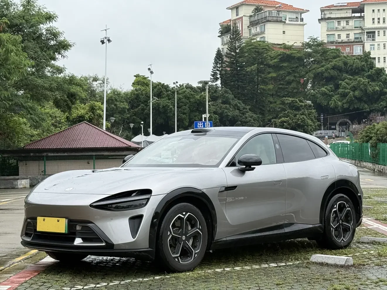 Xiaomi car Xiaomi YU7  из Китая