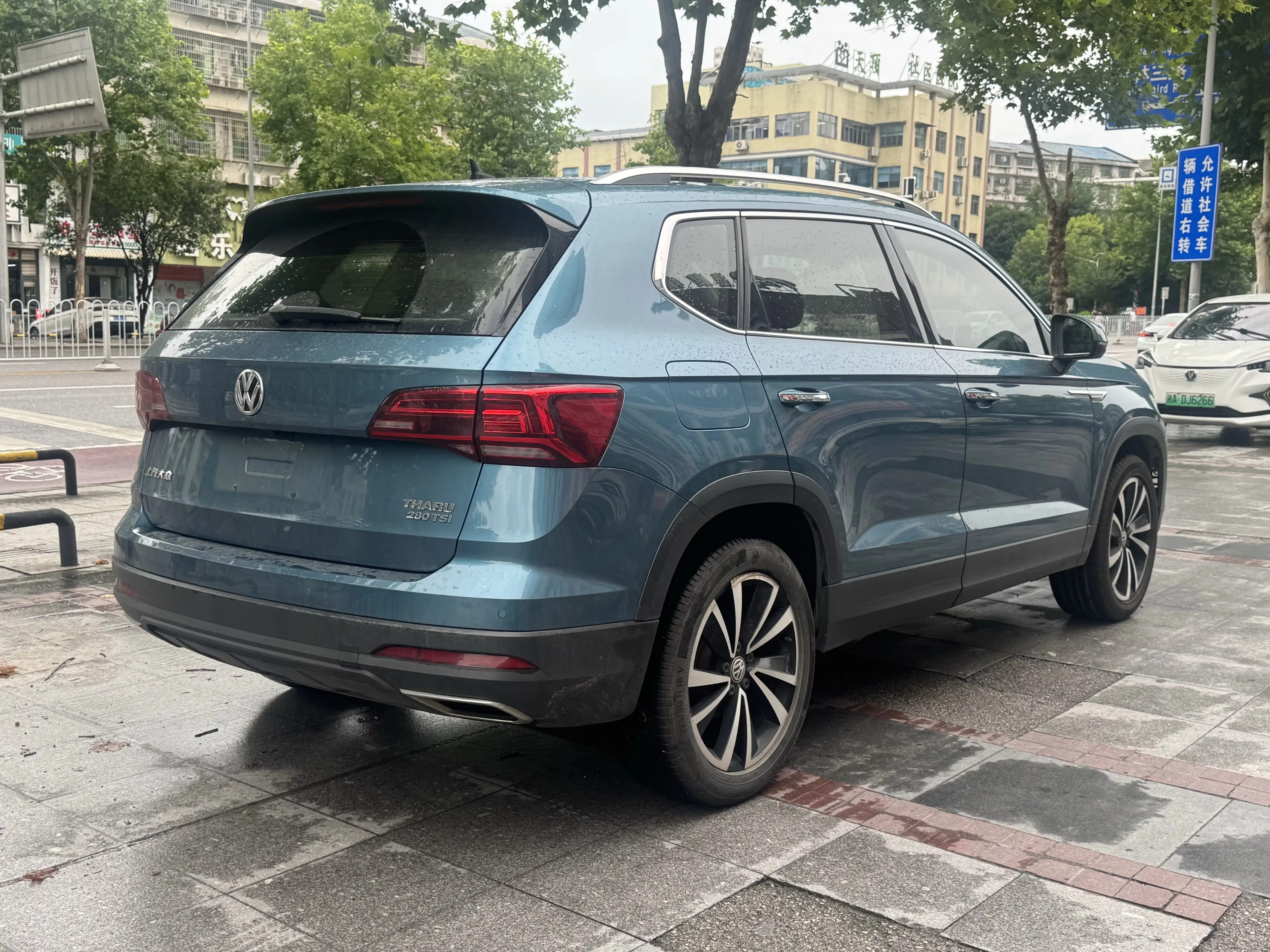 Volkswagen Tharu