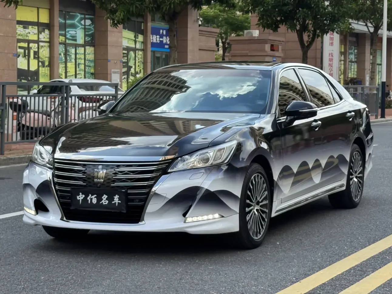 Toyota crown