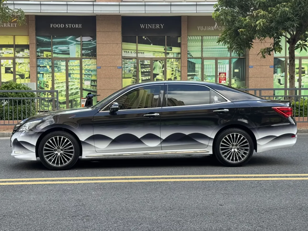 Toyota crown