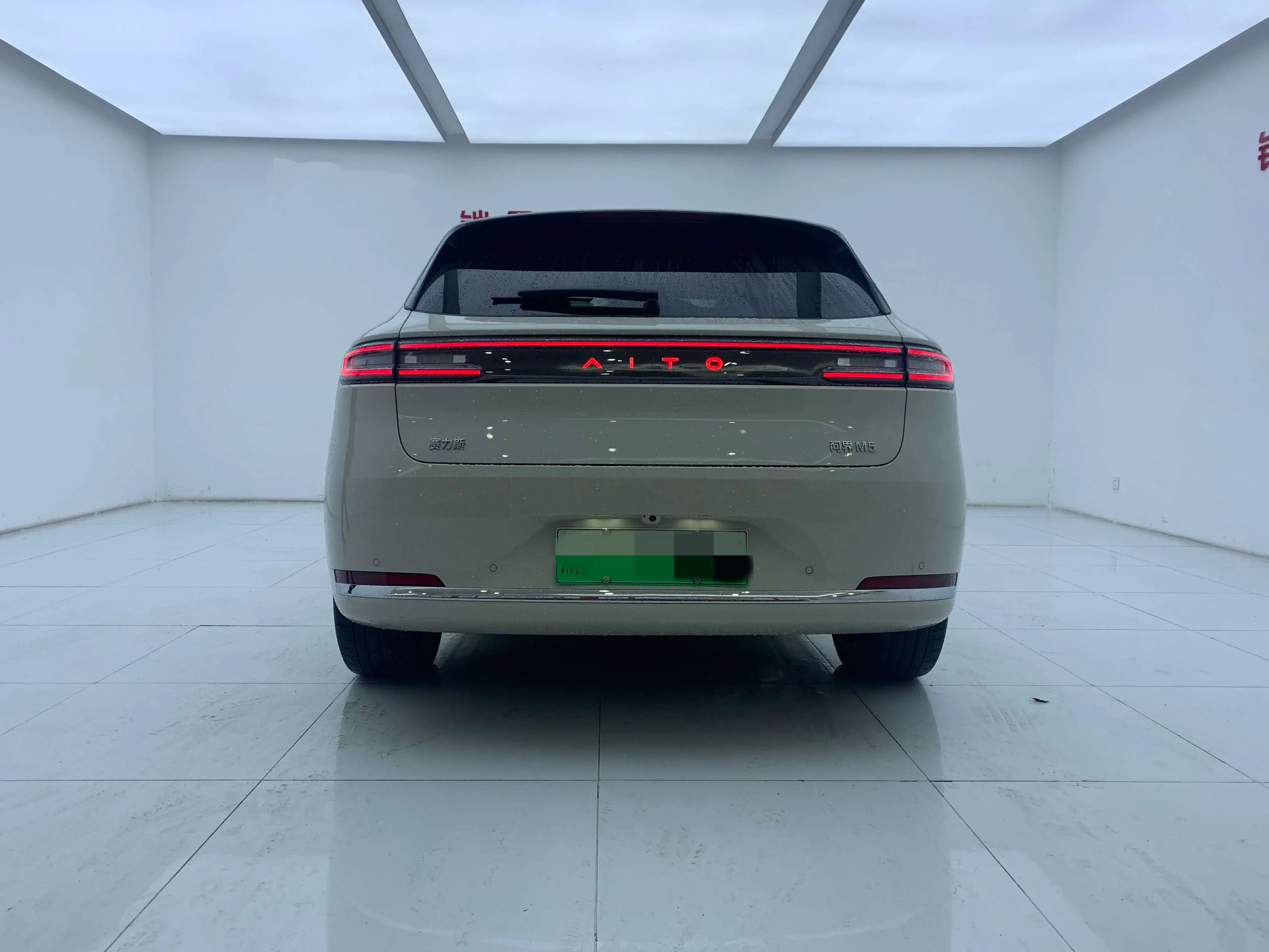 AITO M5