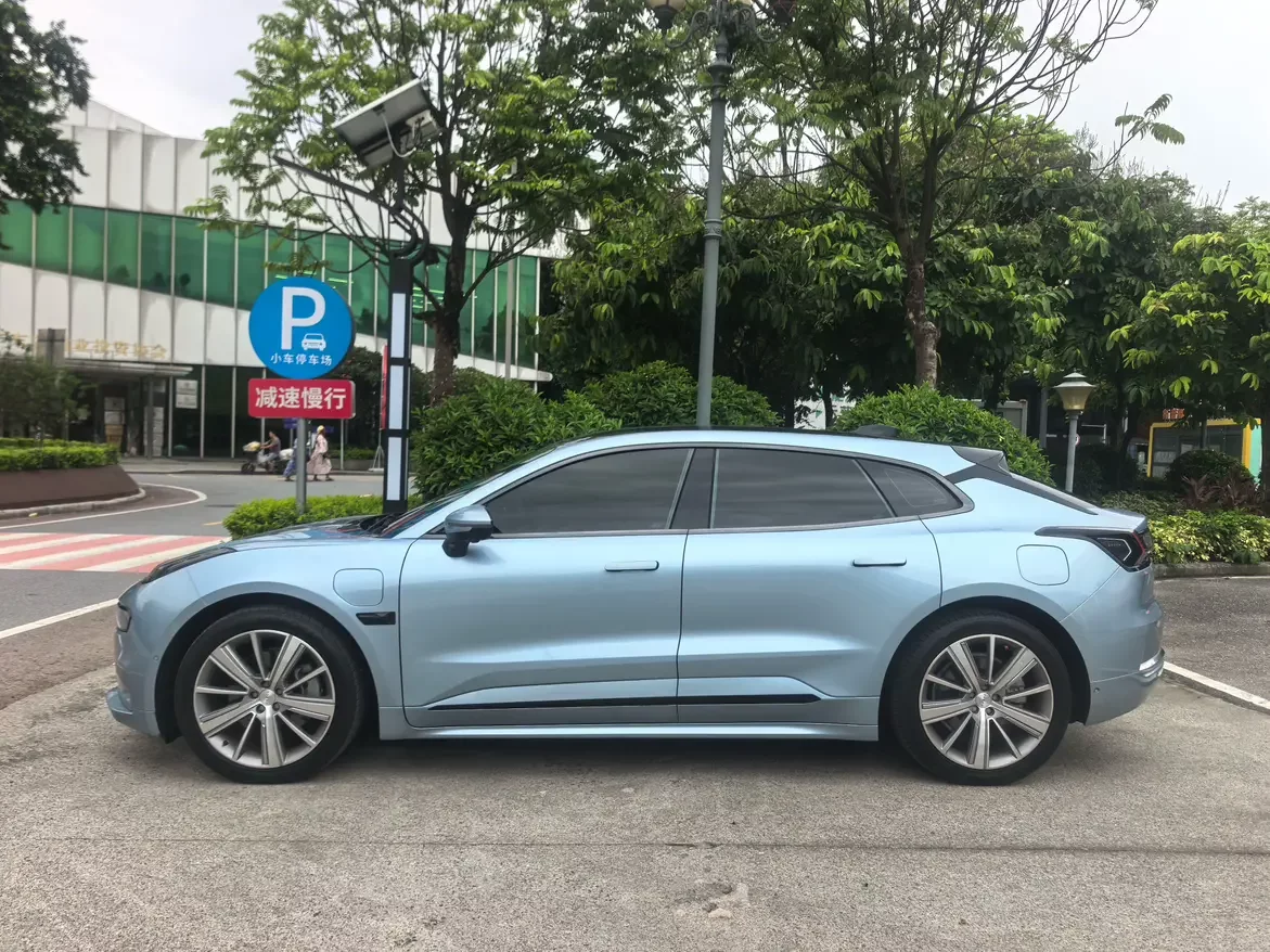 ZEEKR 001