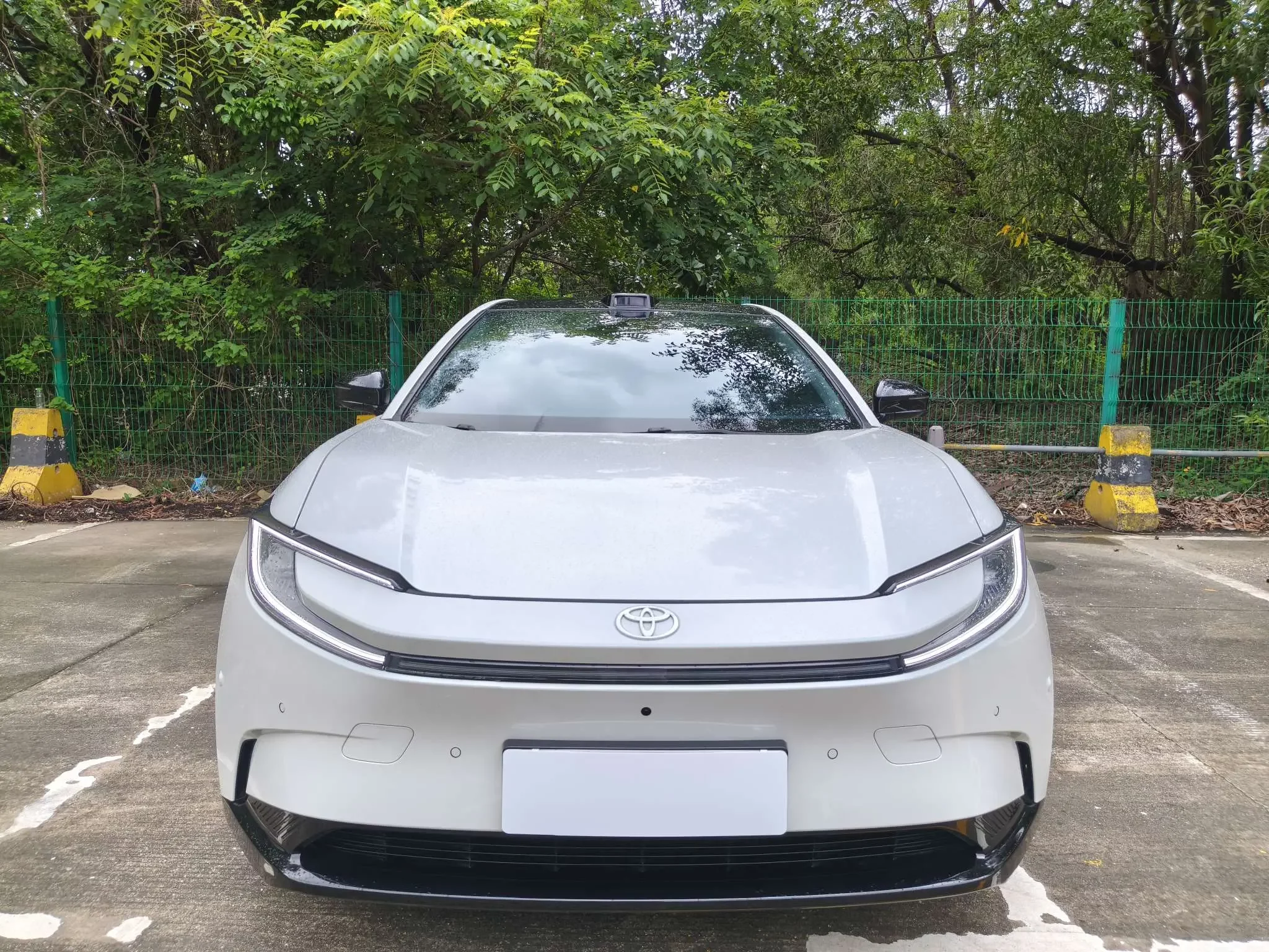 Toyota bZ5  из Китая