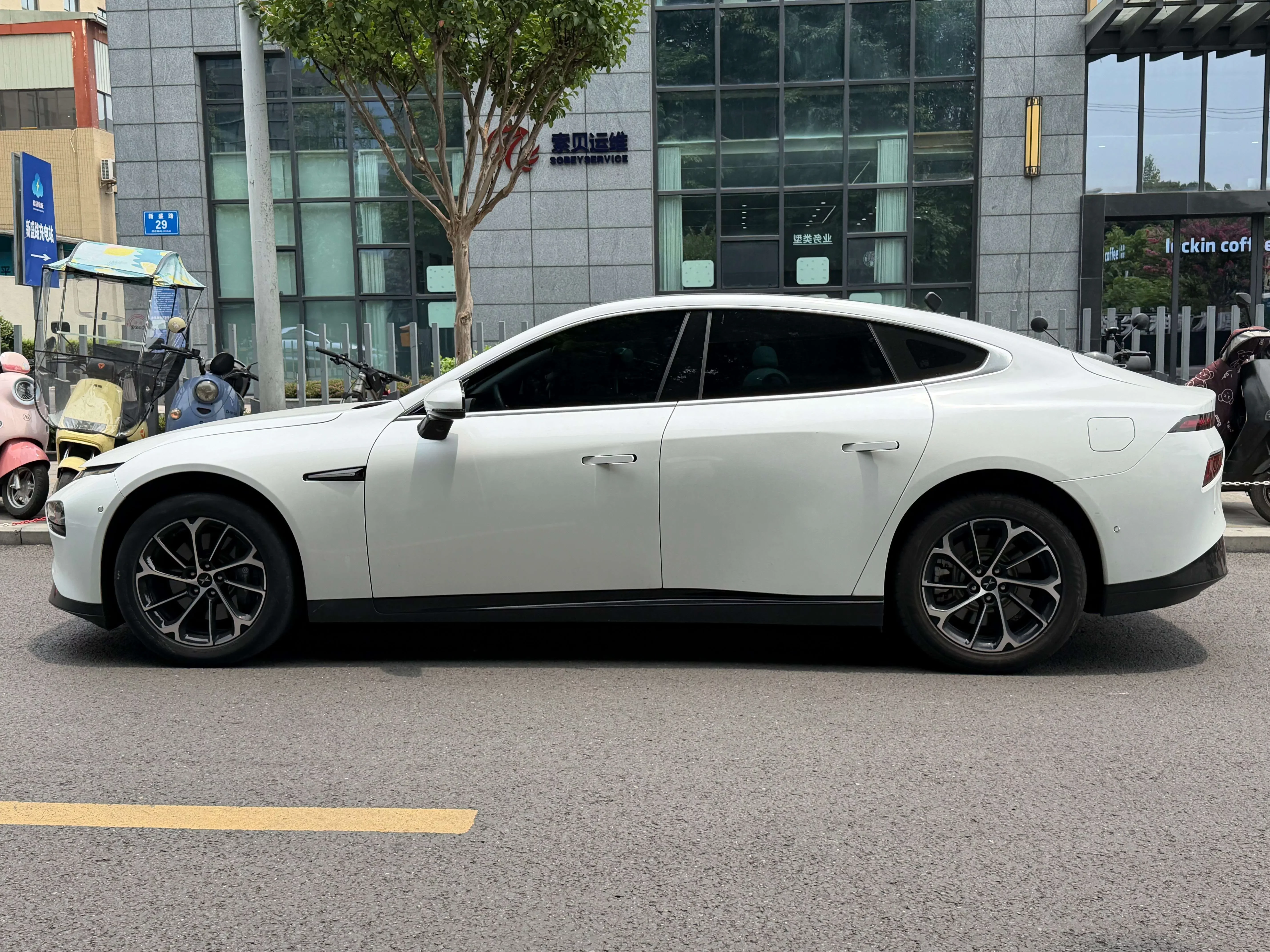 Xpeng P7