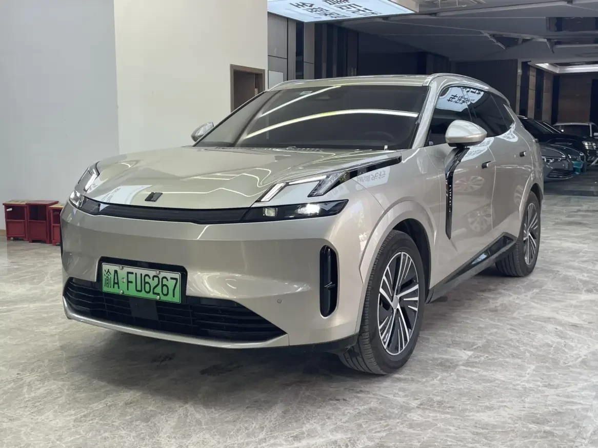 Lynk & Co 08 EM-P