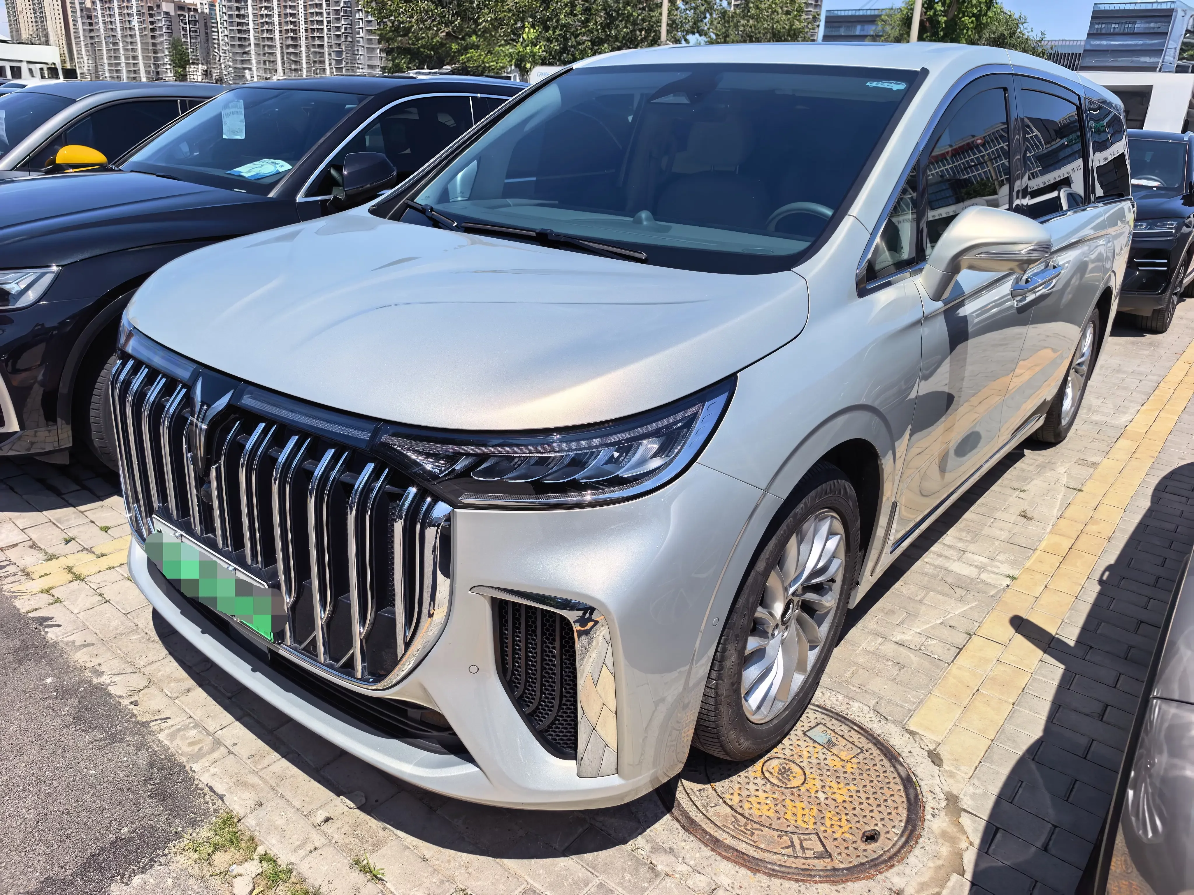 Voyah Lantu Dreamer PHEV  из Китая