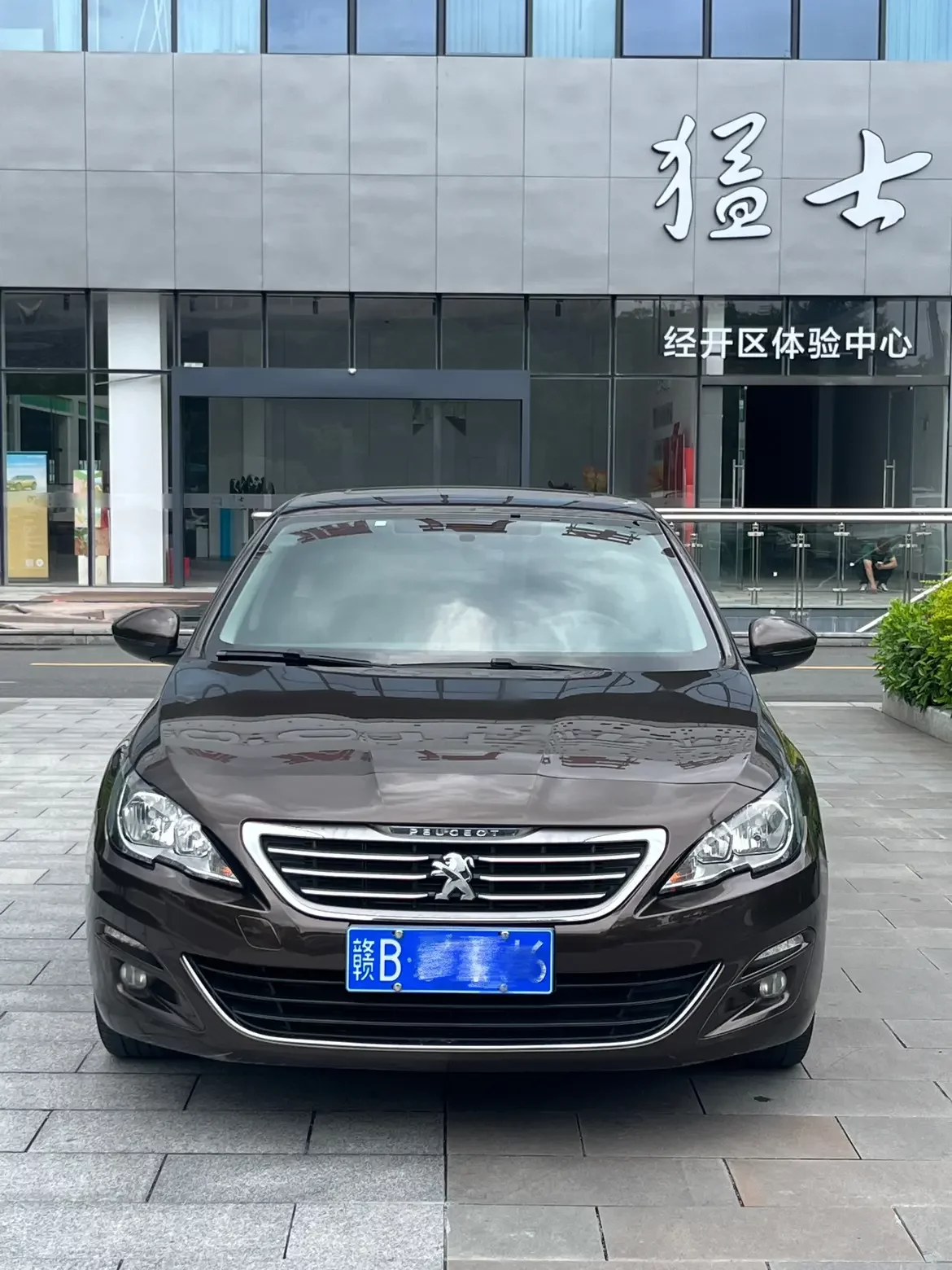Peugeot 408