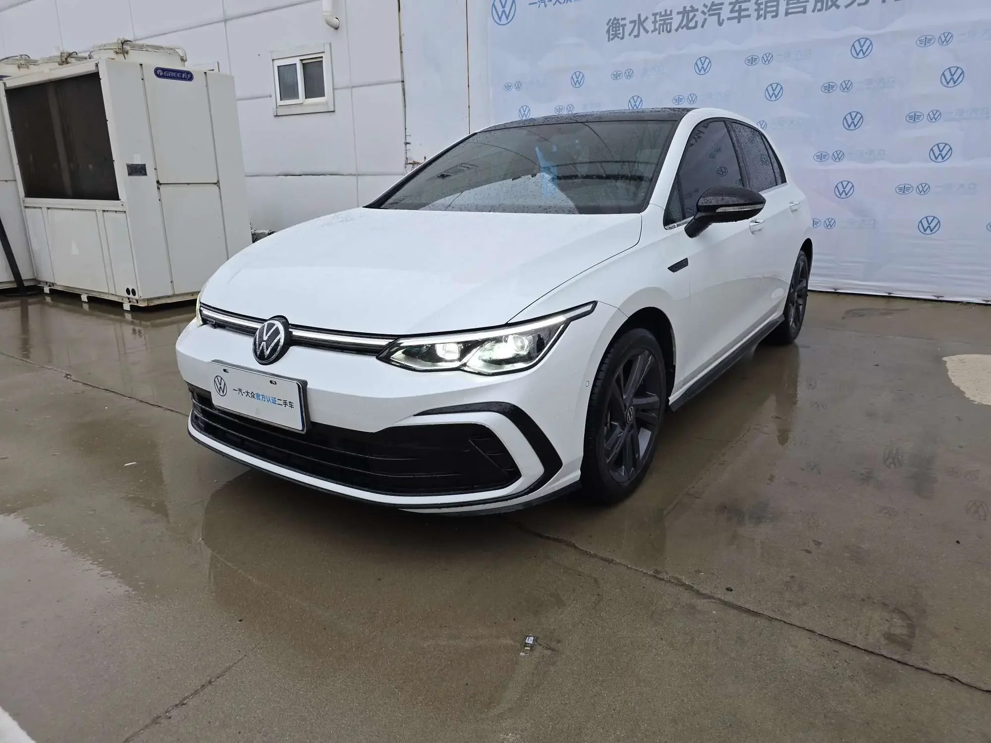 VOLKSWAGEN GOLF