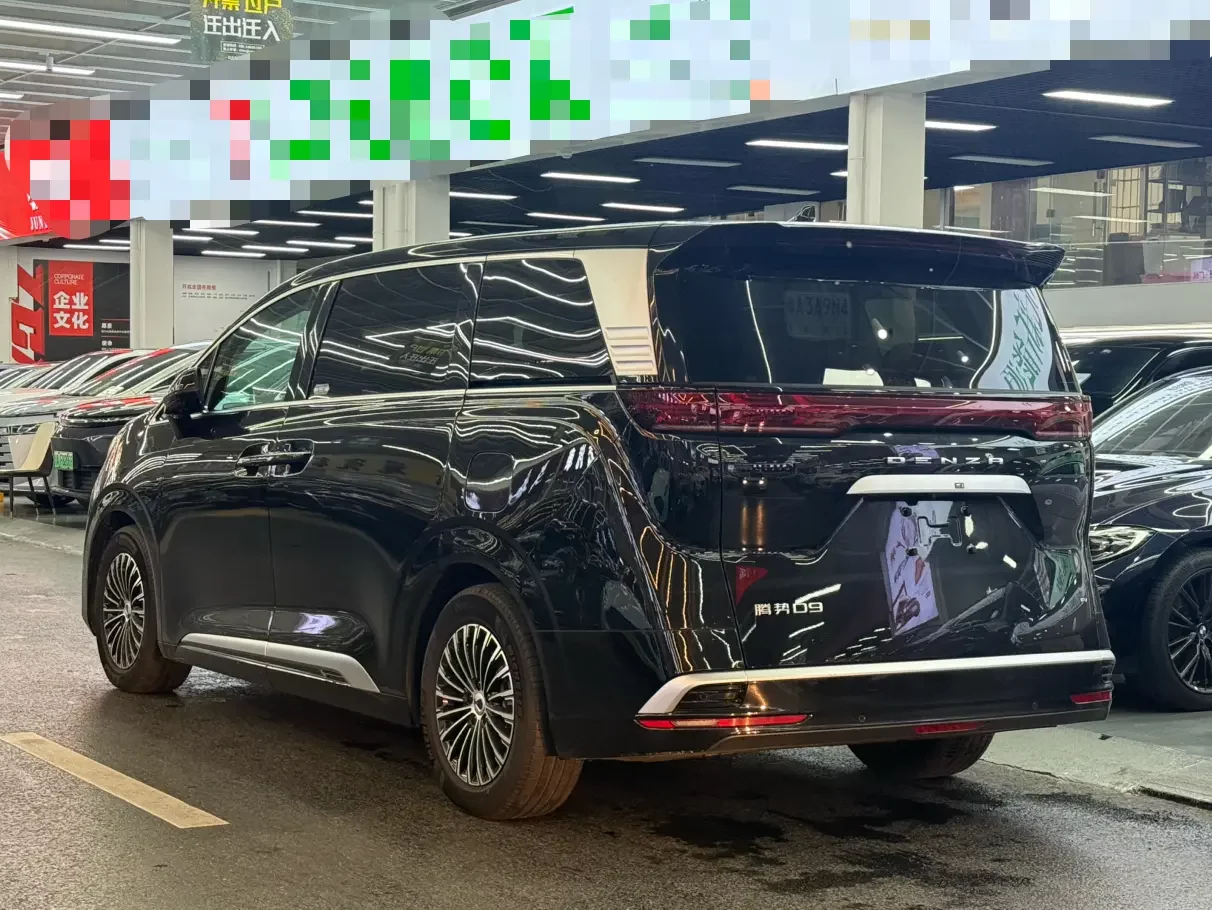 Denza D9 EV