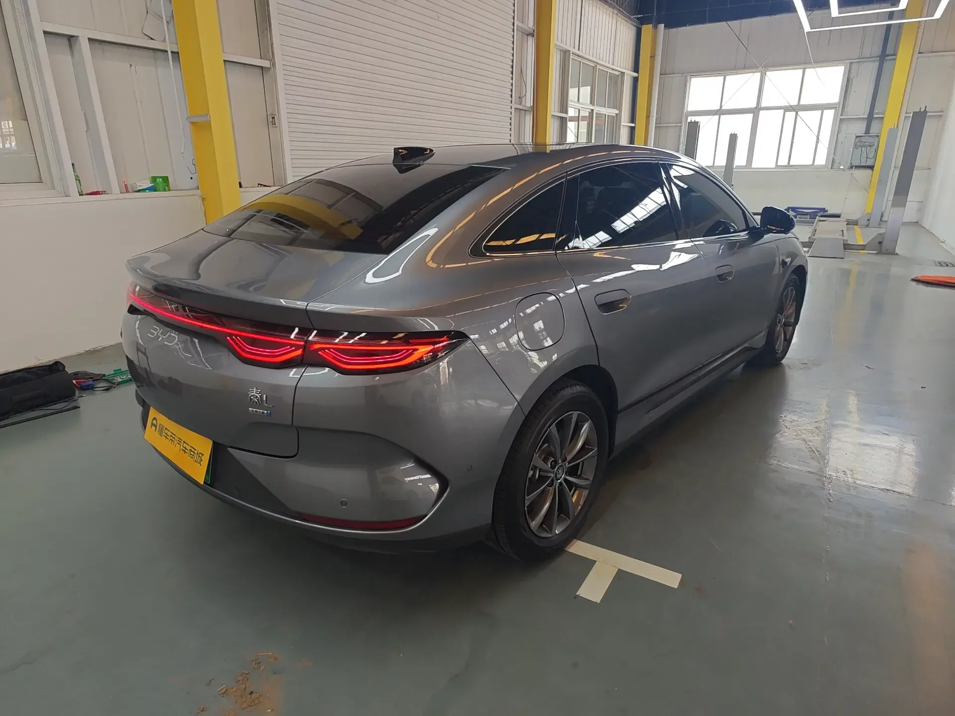 BYD Qin L EV
