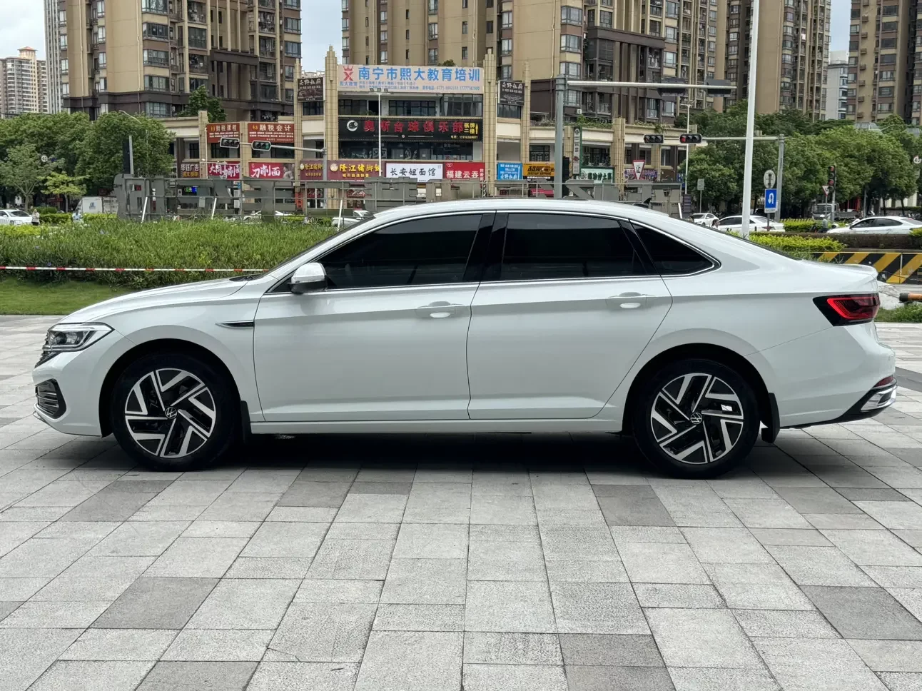 Volkswagen Sagitar