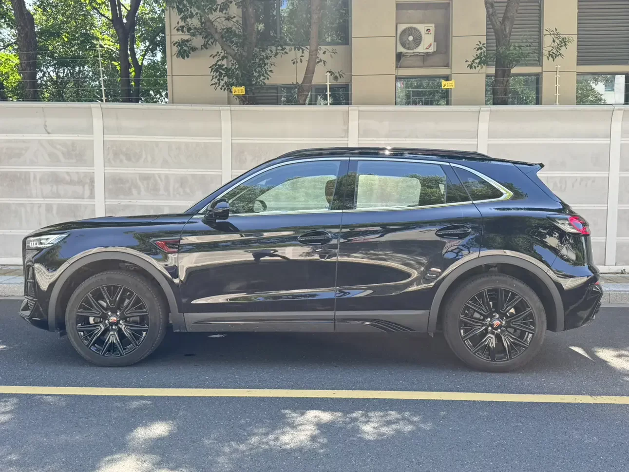 Hongqi HS5