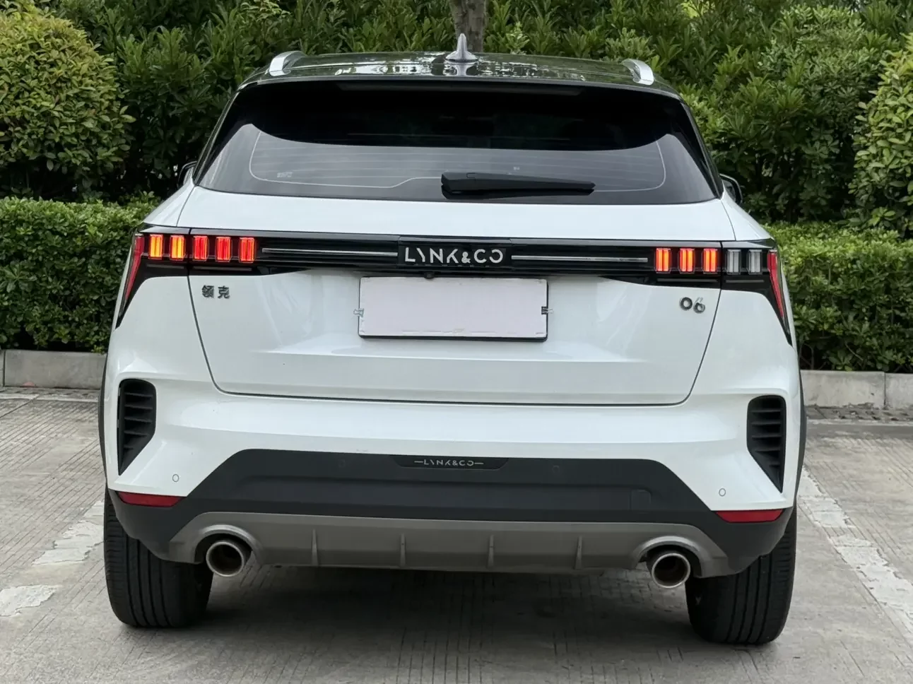 Lynk & Co 06