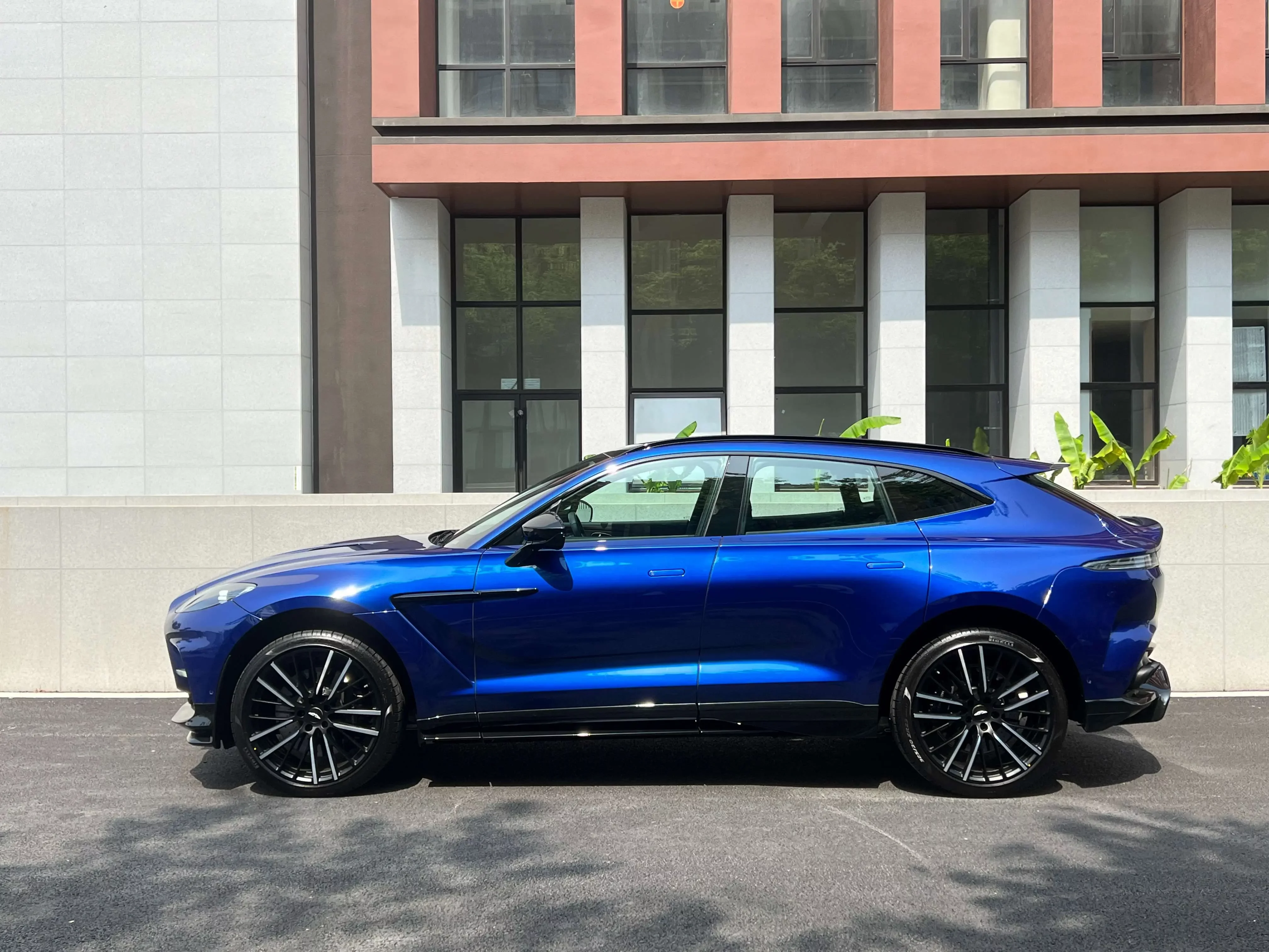 Aston Martin DBX