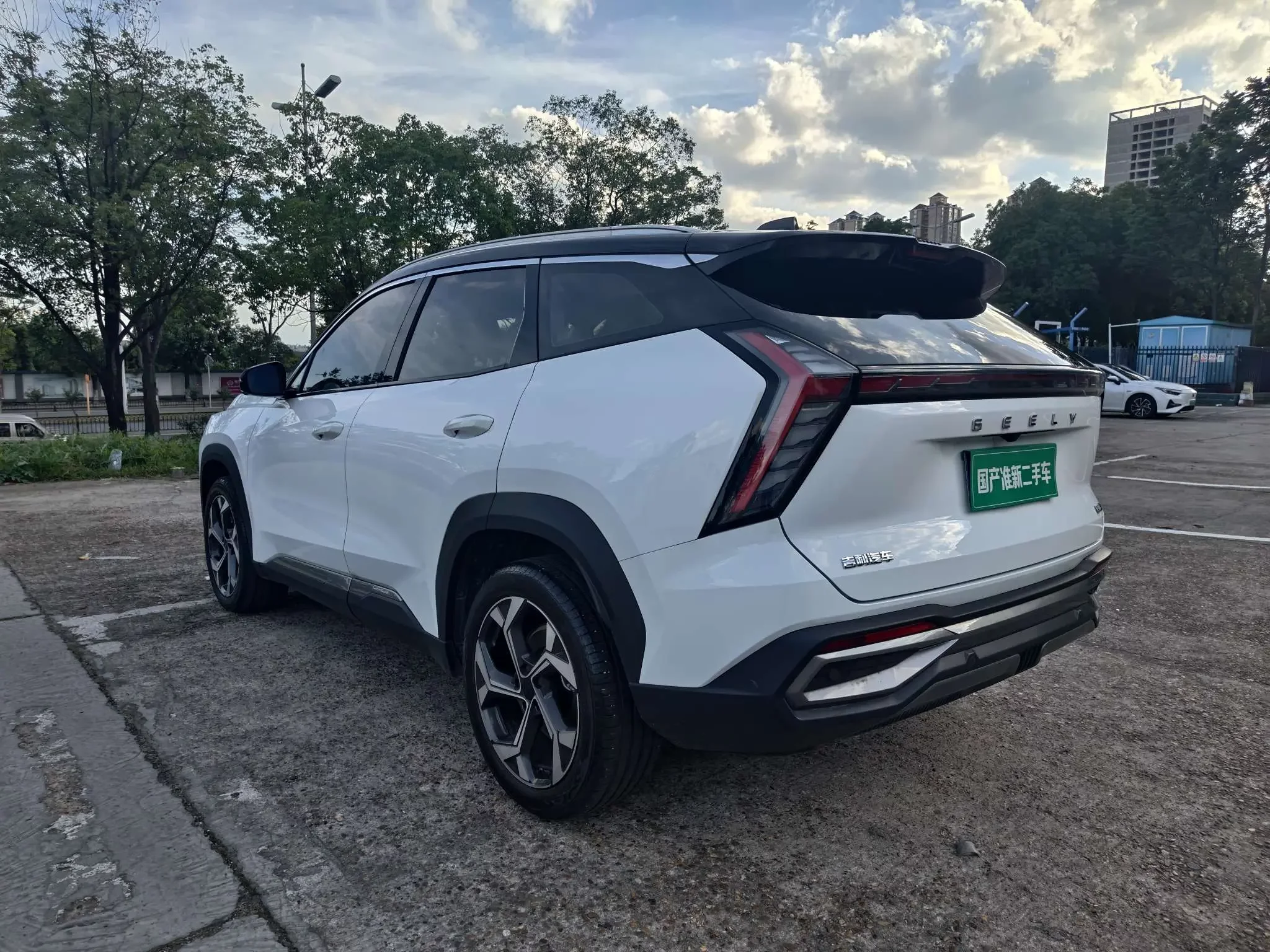 Geely Atlas L
