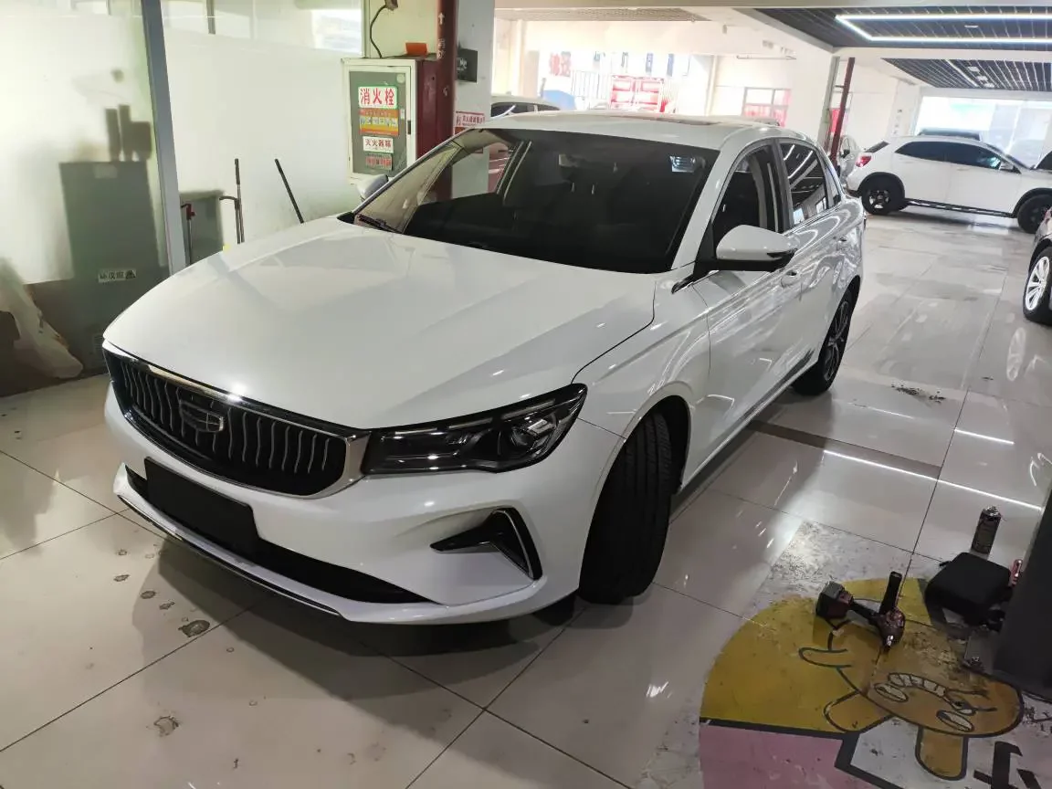 Geely emgrand  из Китая