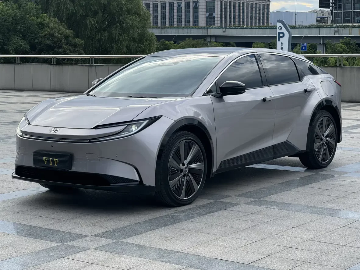 Toyota bZ5  из Китая