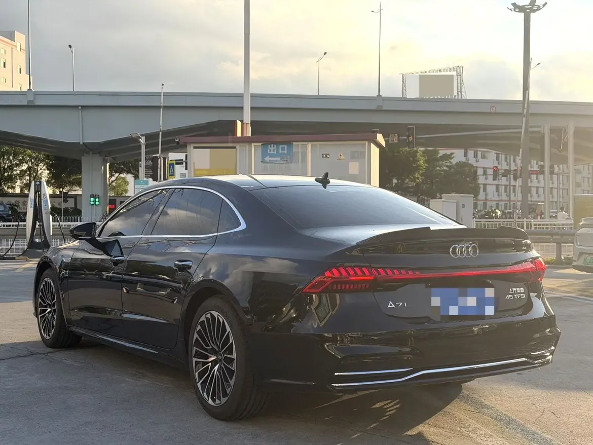 Audi A7L
