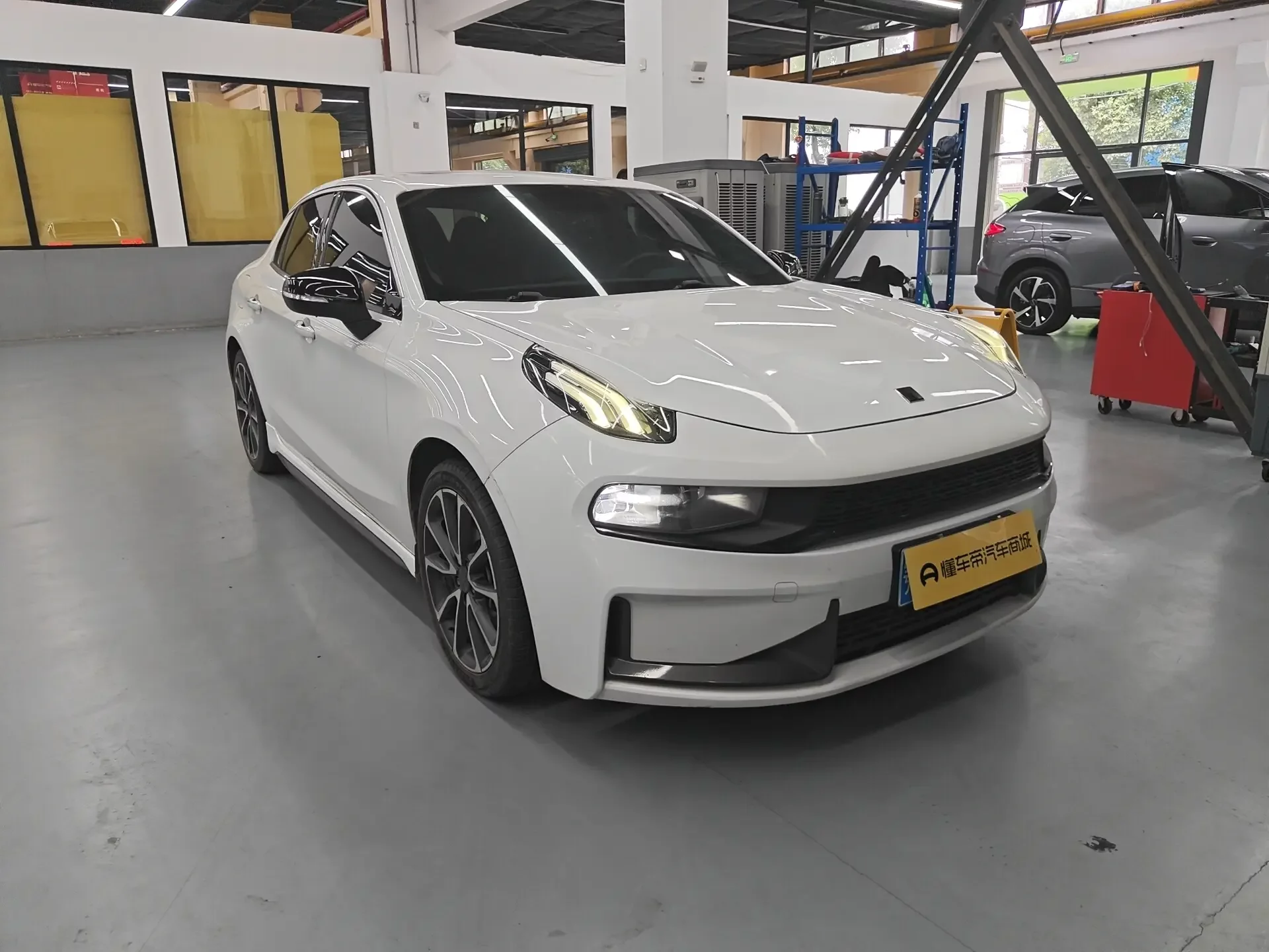 Lynk & Co 03