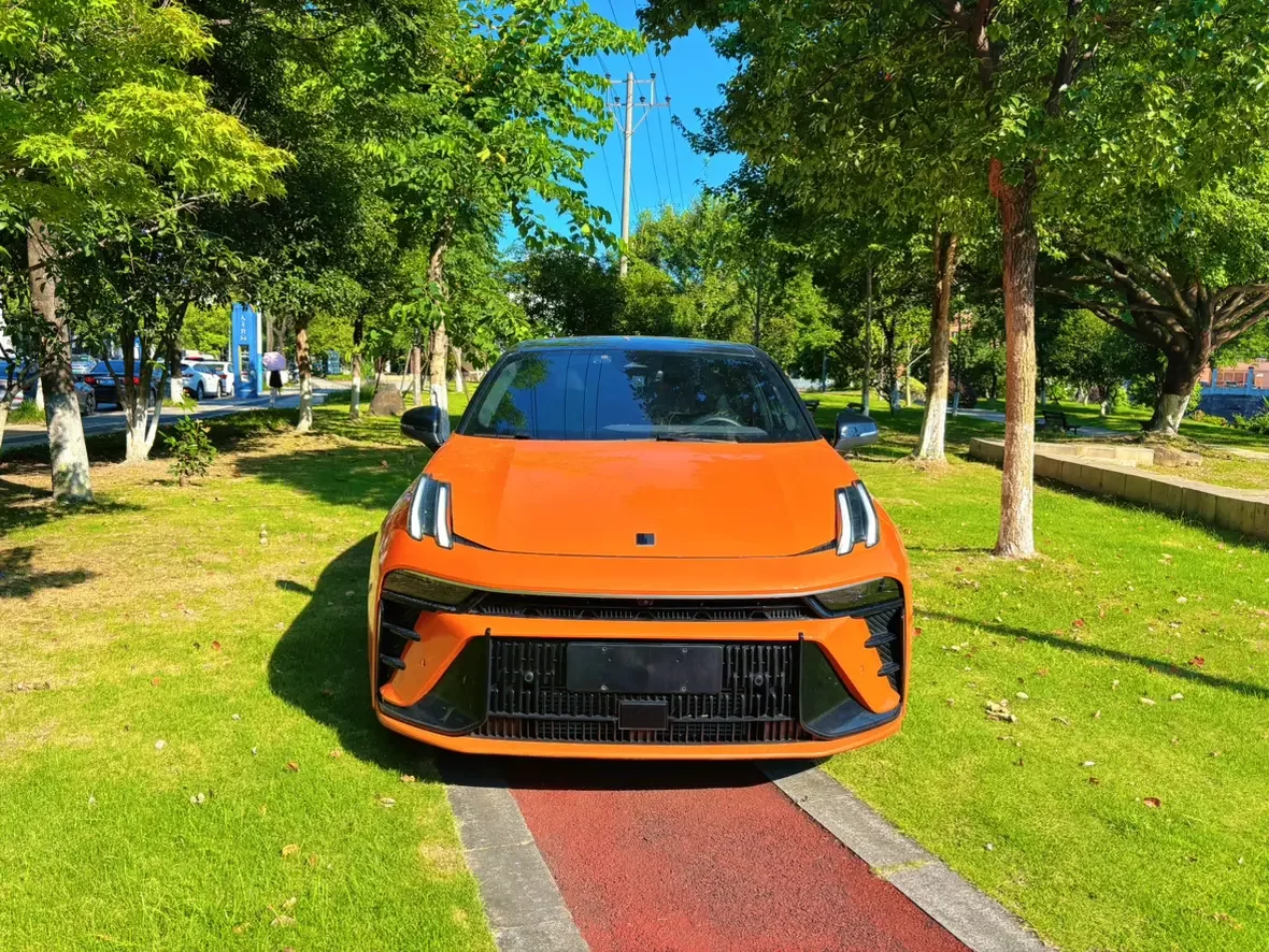 Lynk & Co 03