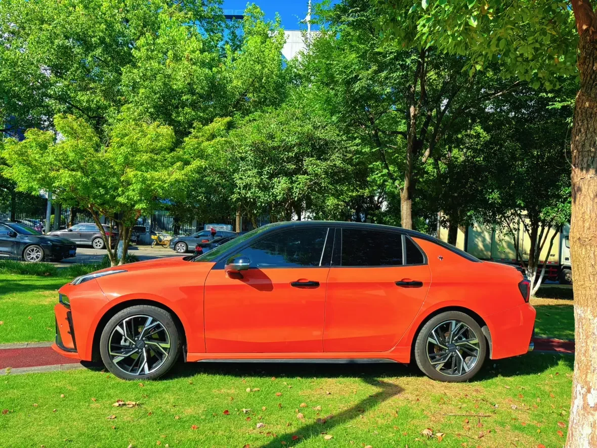 Lynk & Co 03