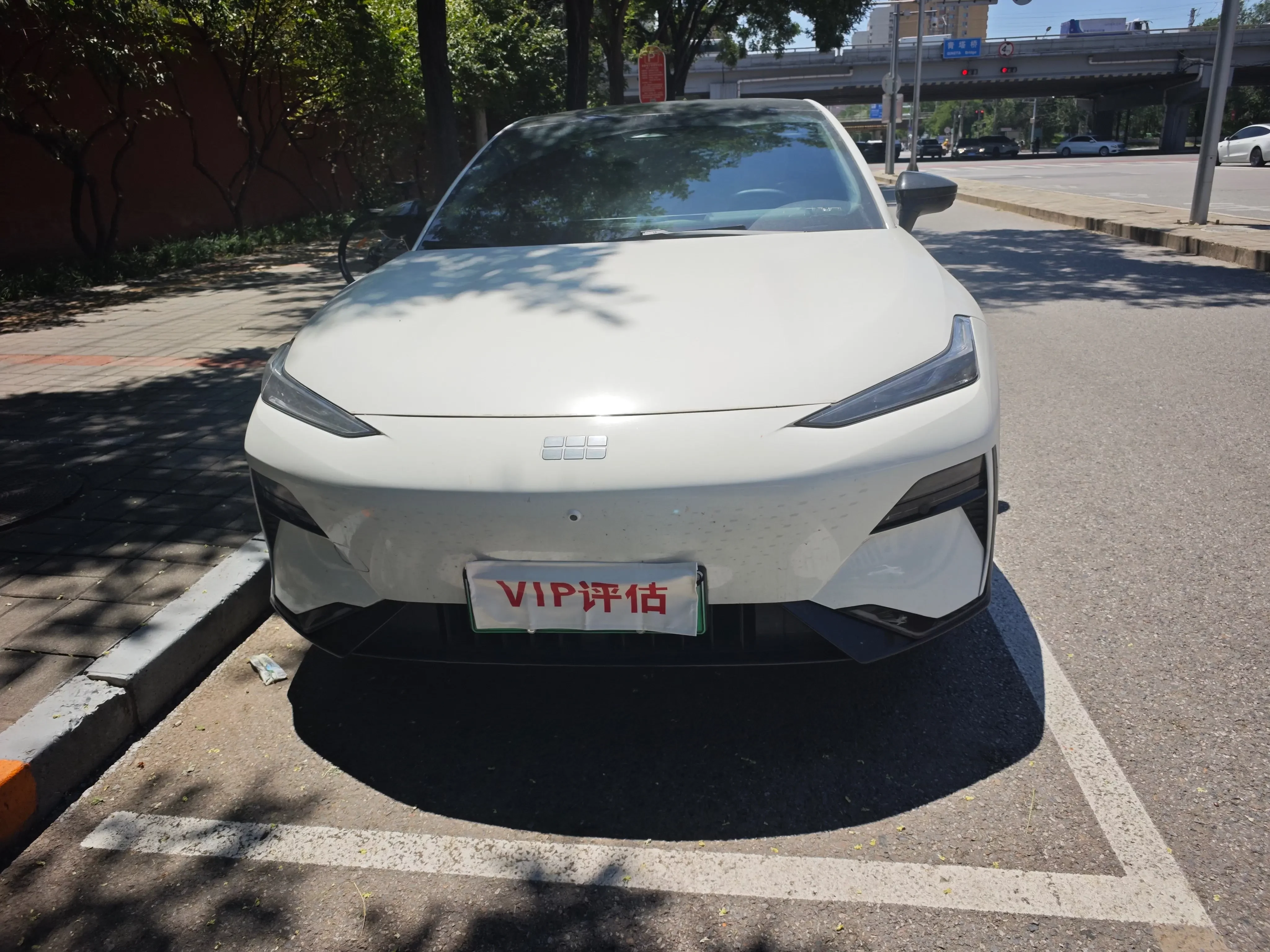 Geely Galaxy E8