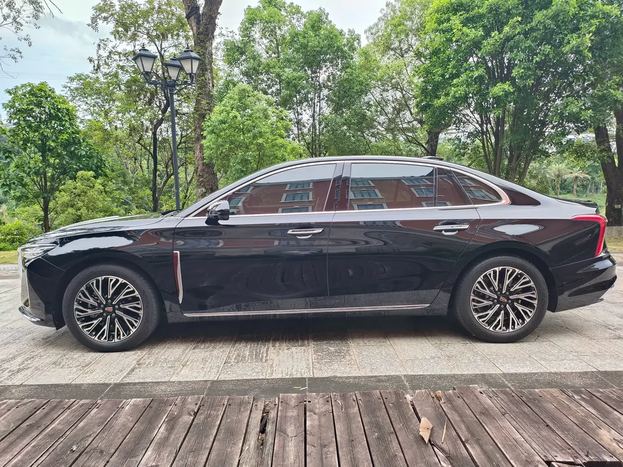 Hongqi H5
