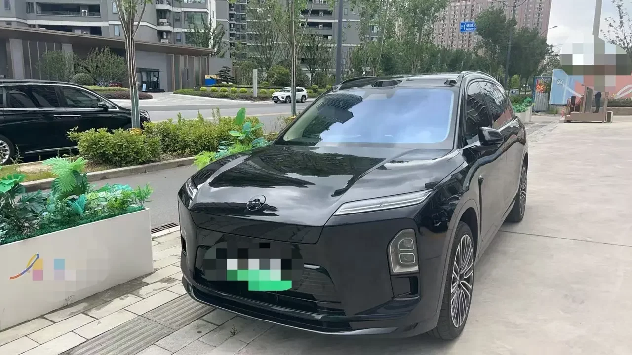 NIO ES8