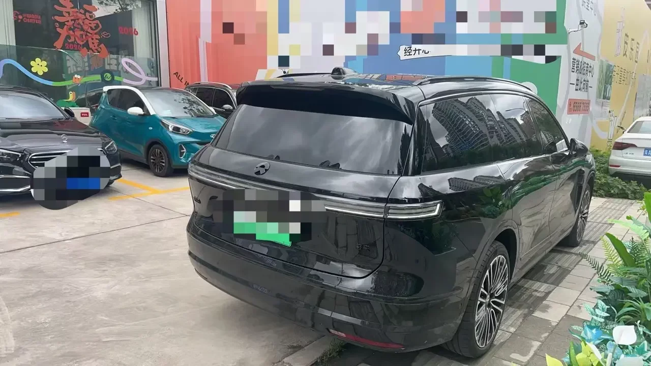 NIO ES8
