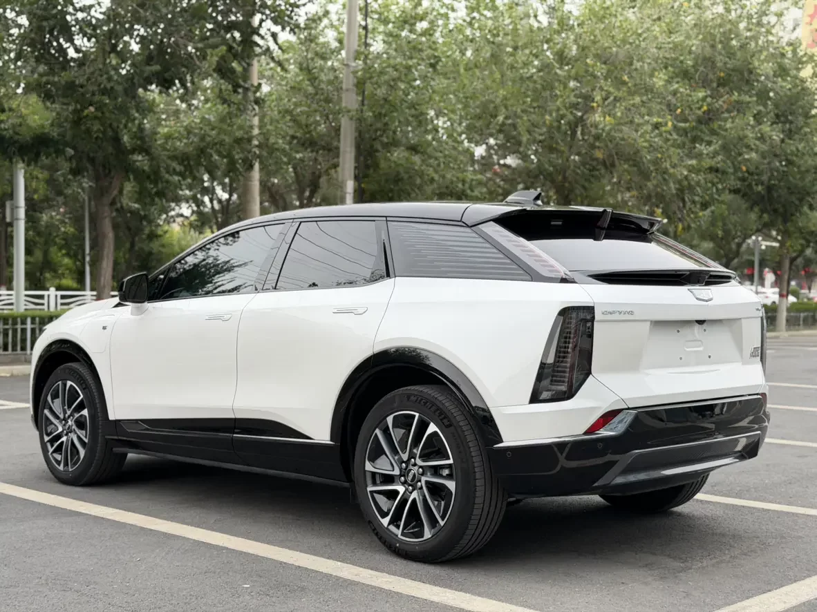Cadillac IQ Aoge