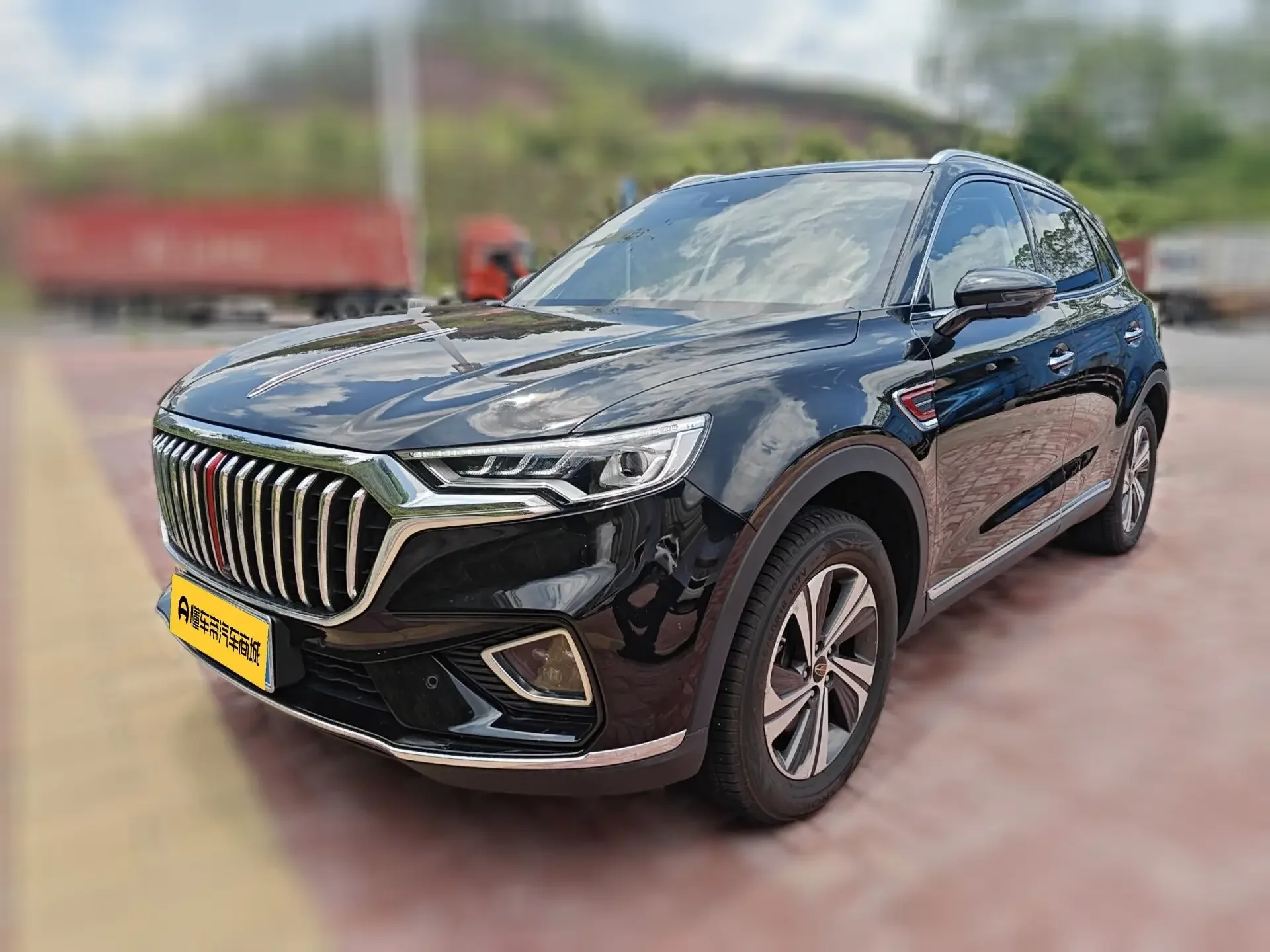 Hongqi HS5  из Китая