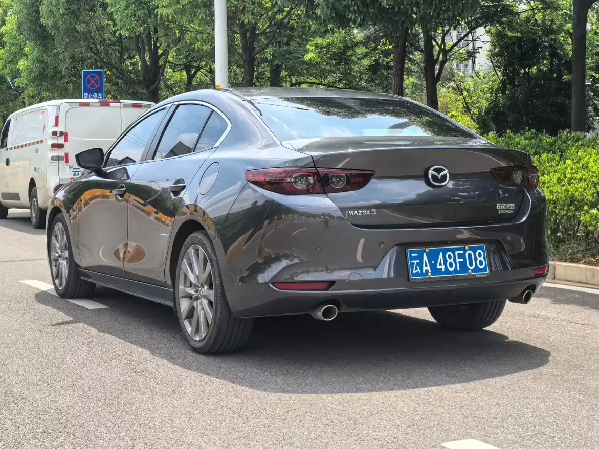 Mazda Axela