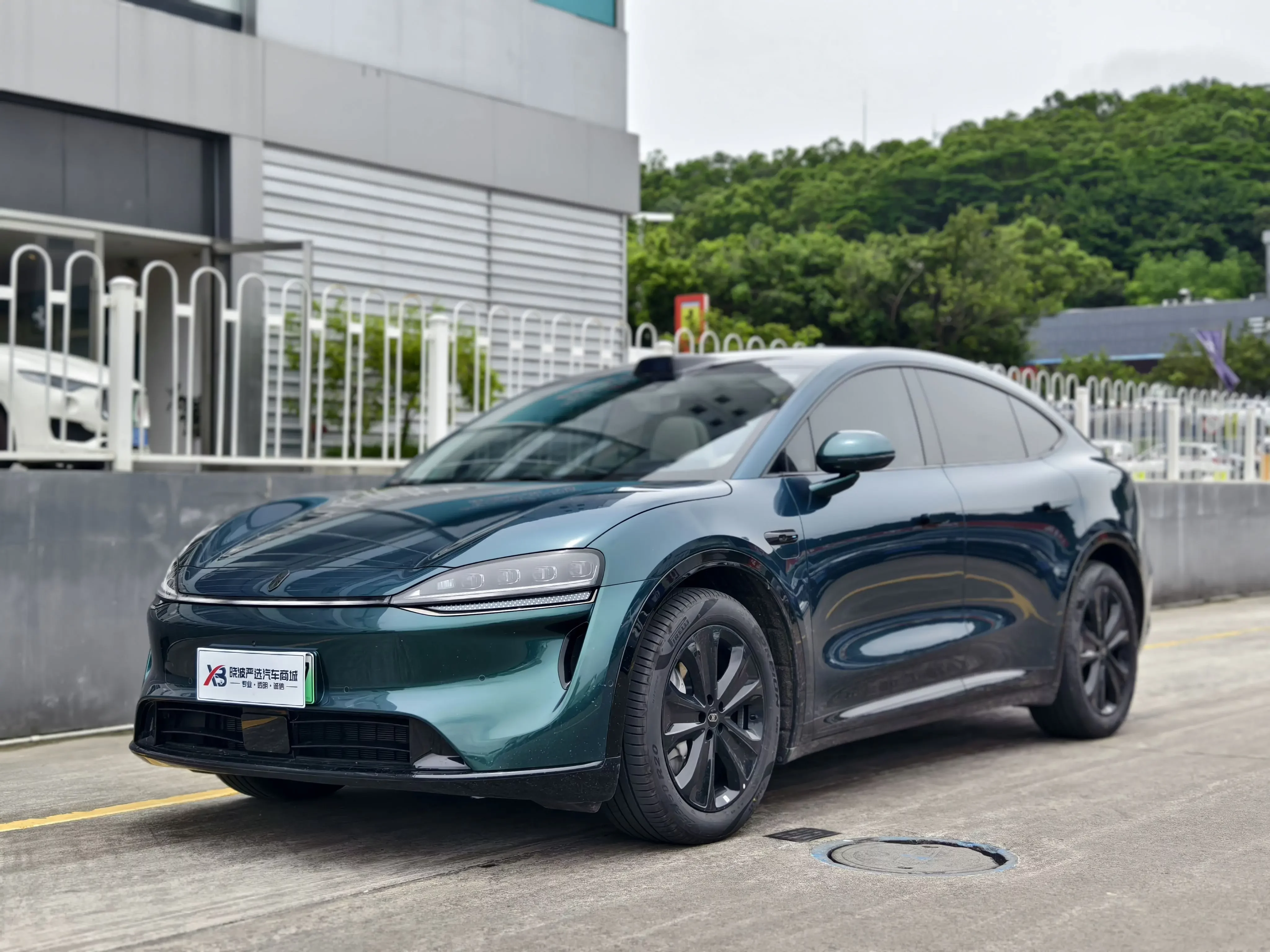 Luxeed Zhijie R7  из Китая