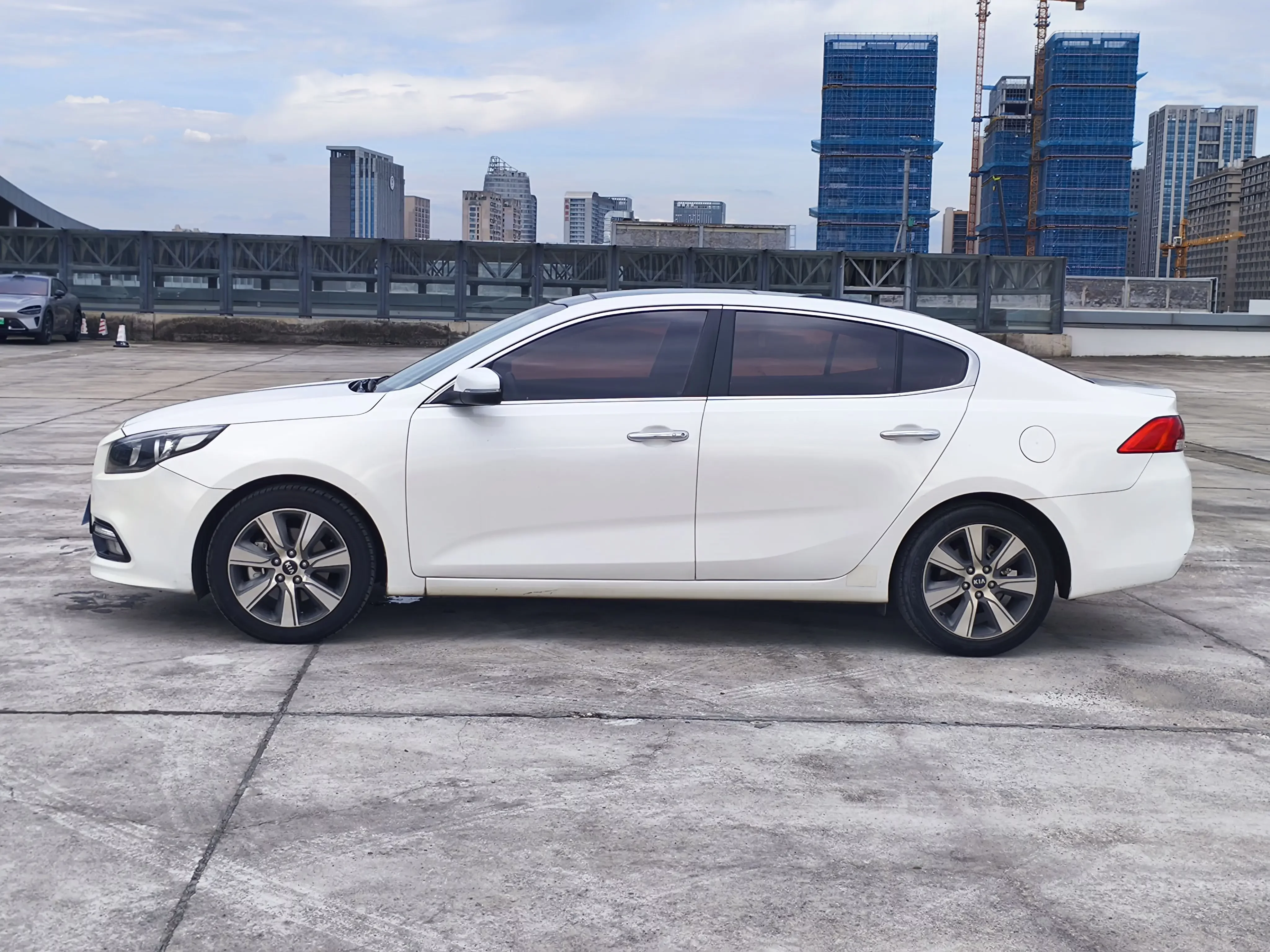 Kia K4