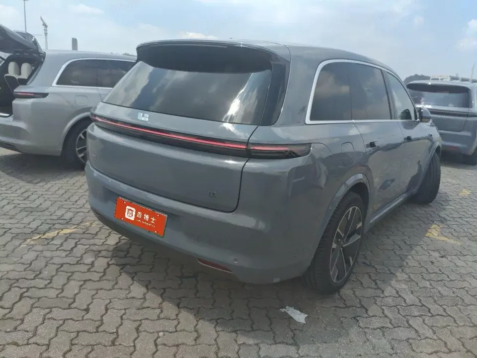 Lixiang L8