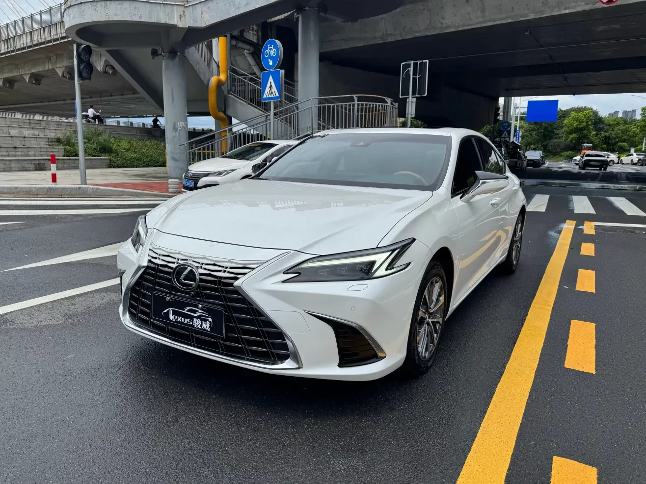 Lexus ES
