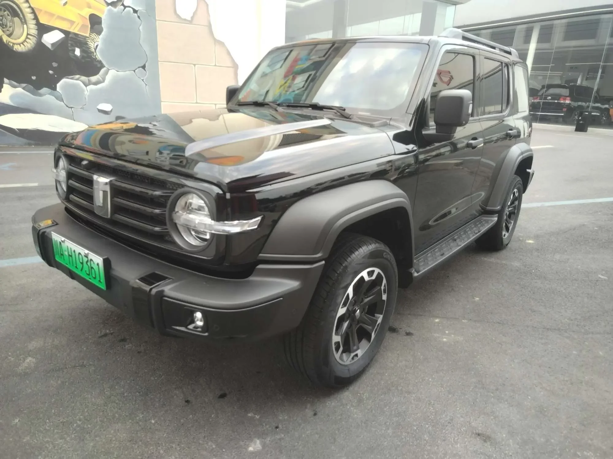 Tank 300 Hi4-T