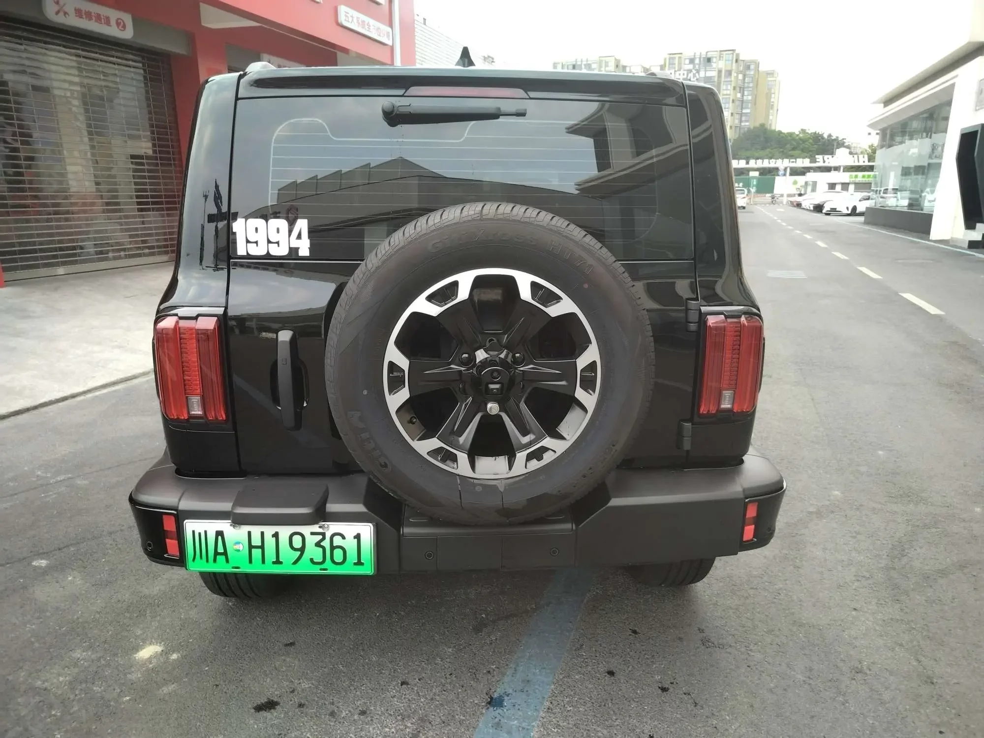 Tank 300 Hi4-T