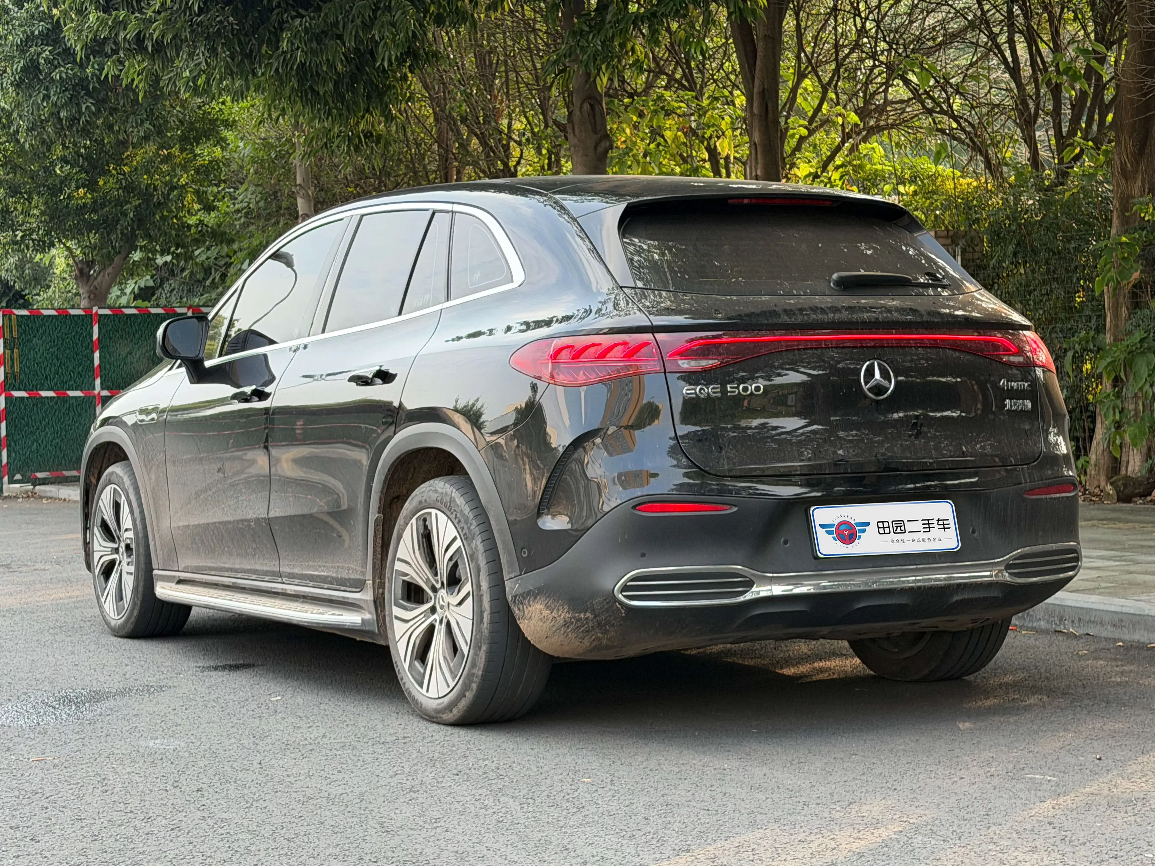 Mercedes-Benz EQE SUV