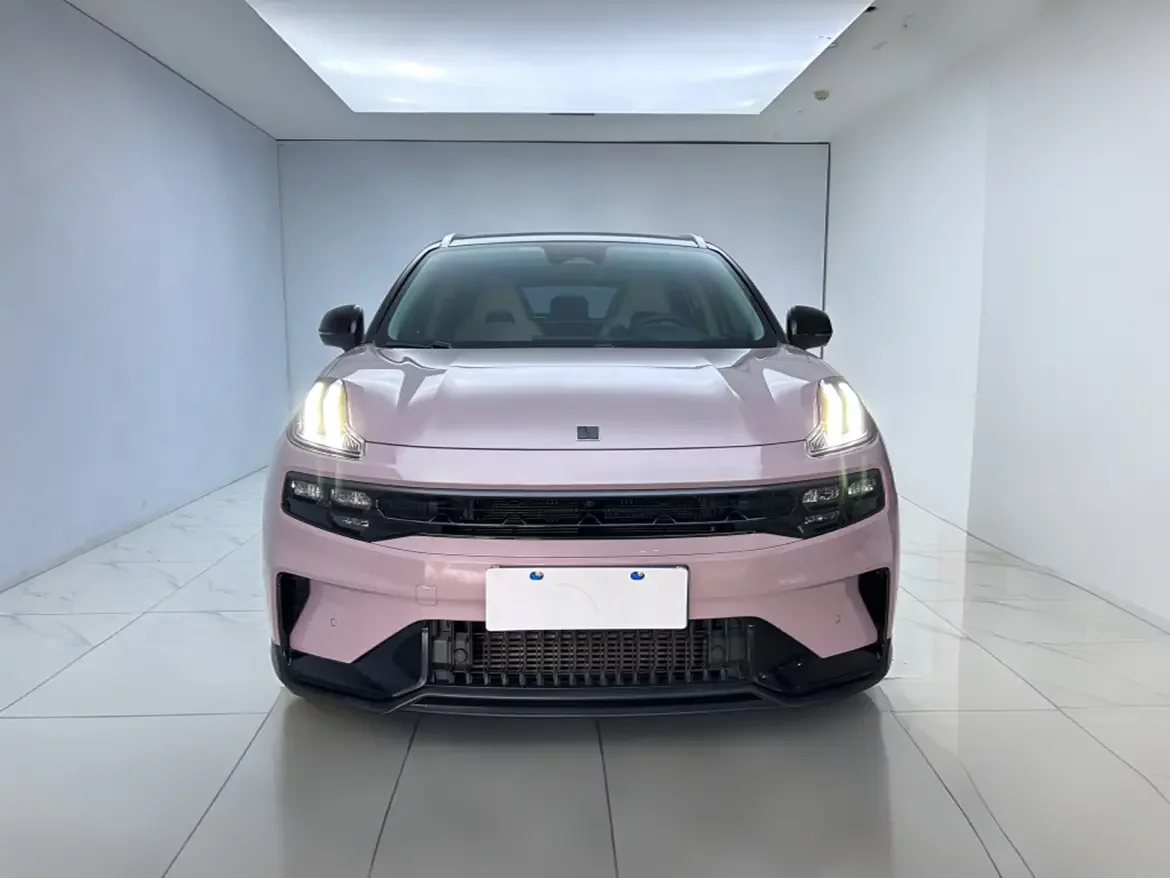 Lynk & Co 06