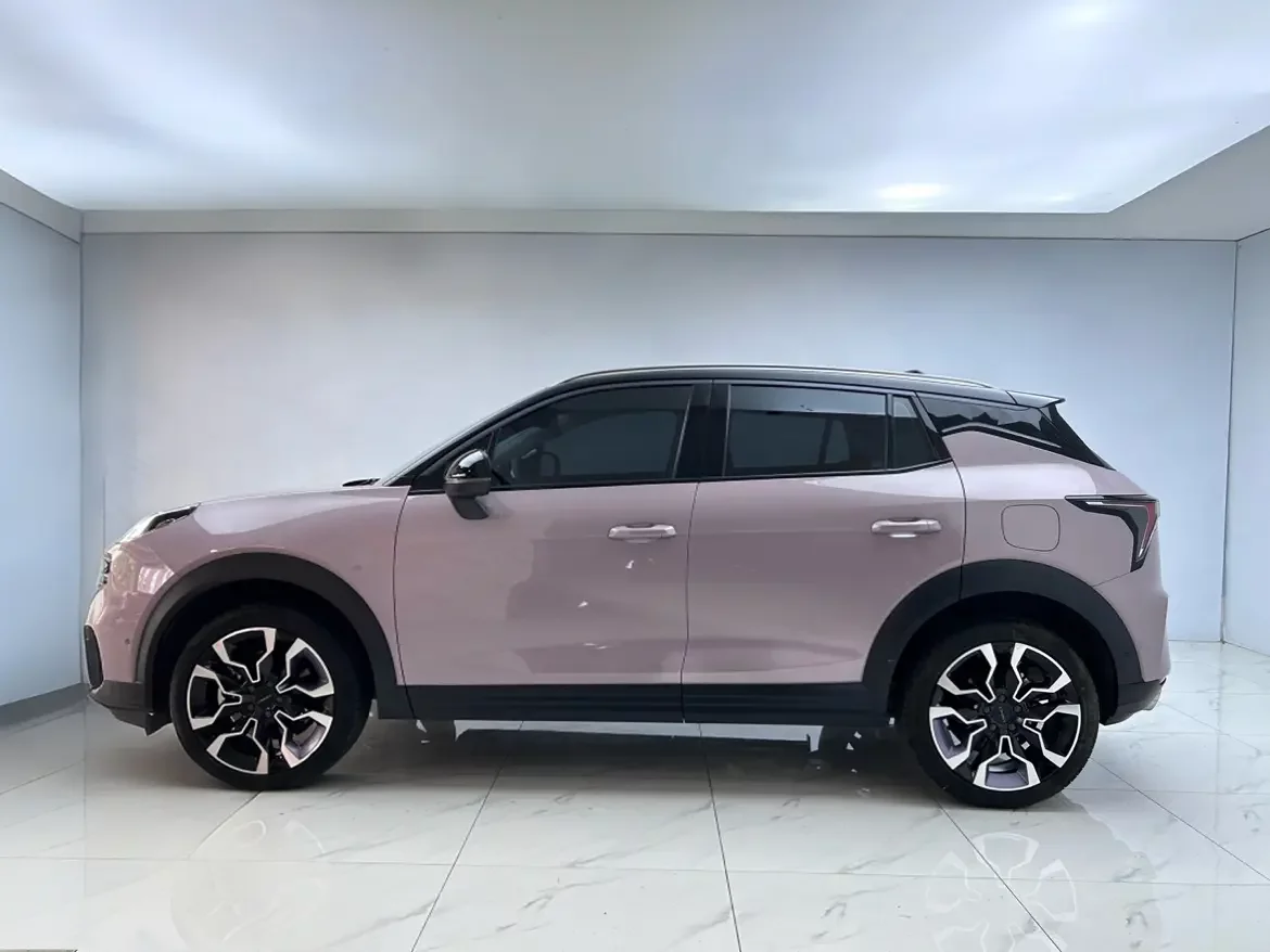 Lynk & Co 06