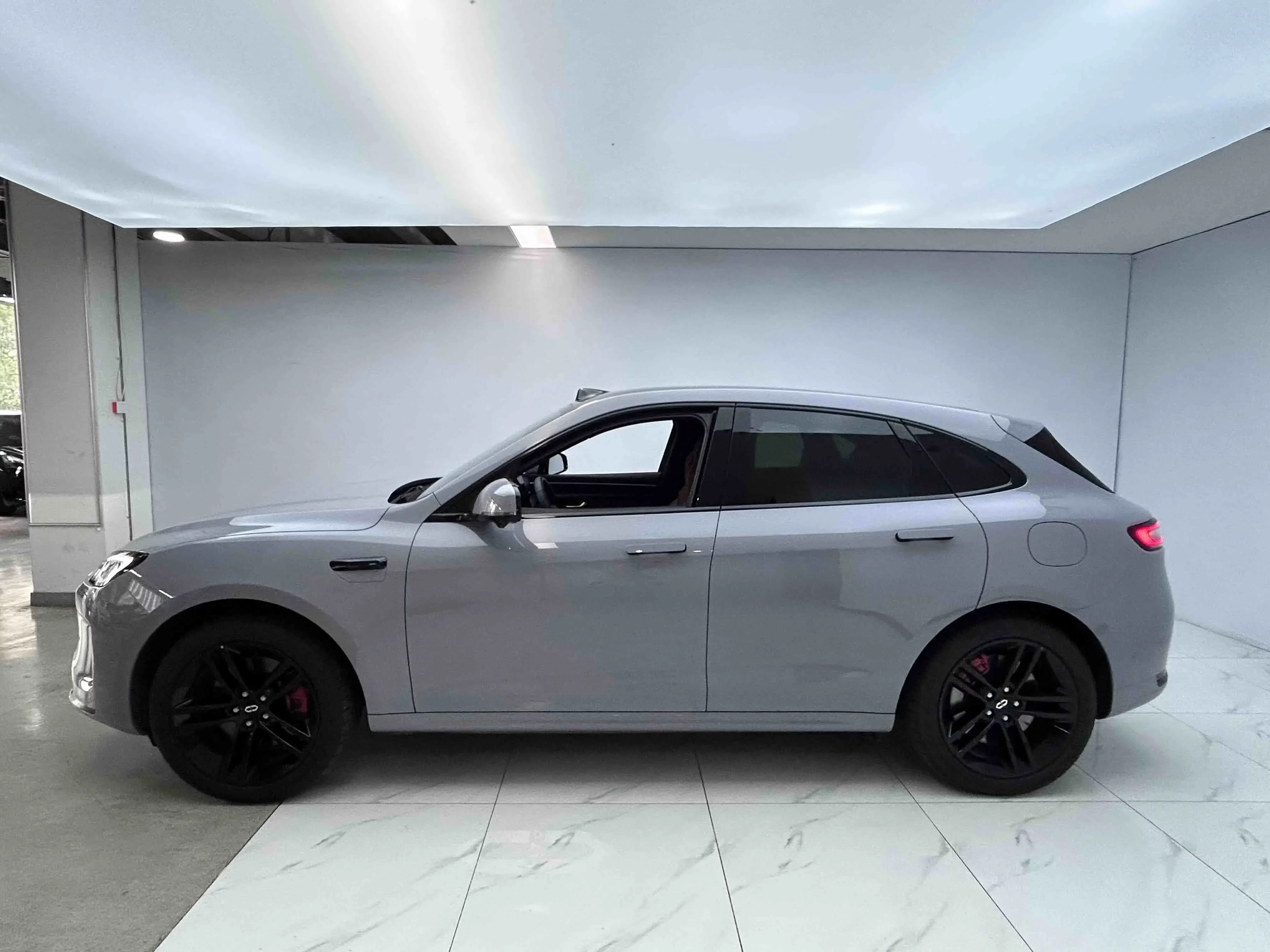 AITO M5