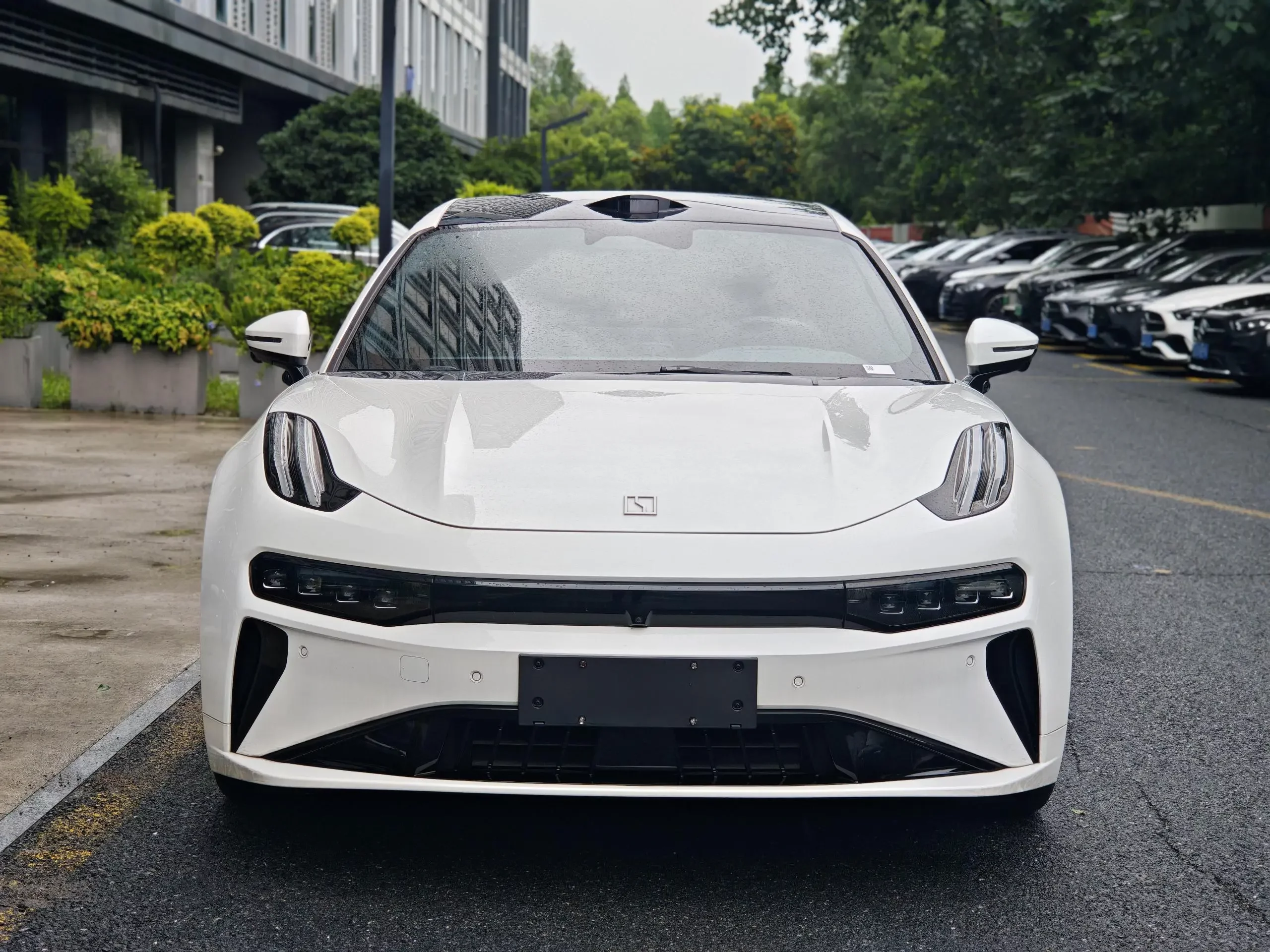 ZEEKR 001