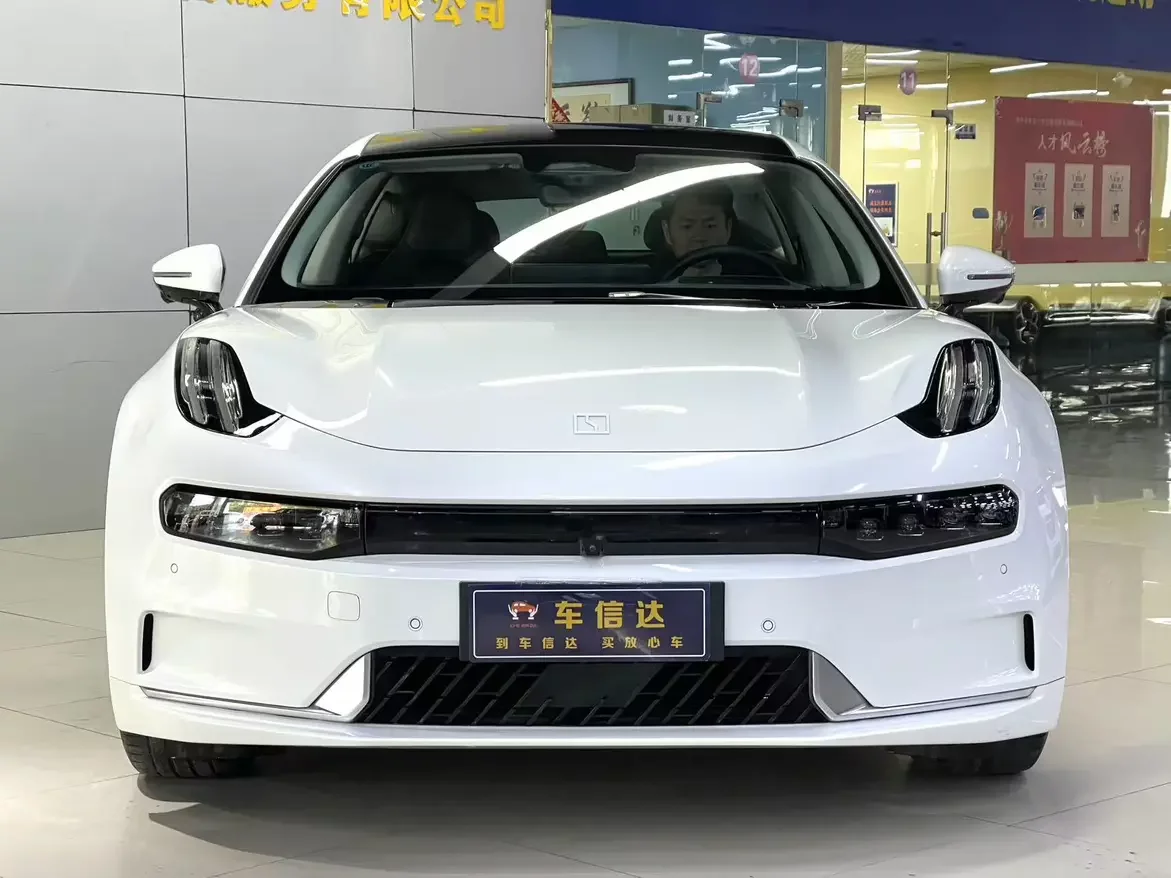 ZEEKR 001