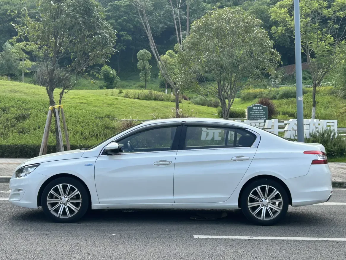 Peugeot 408