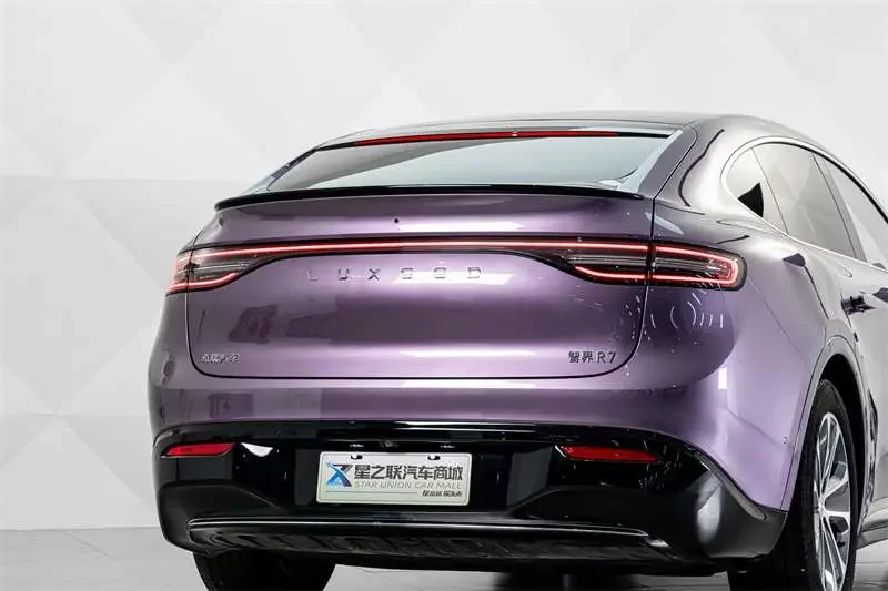 Luxeed Zhijie R7  из Китая